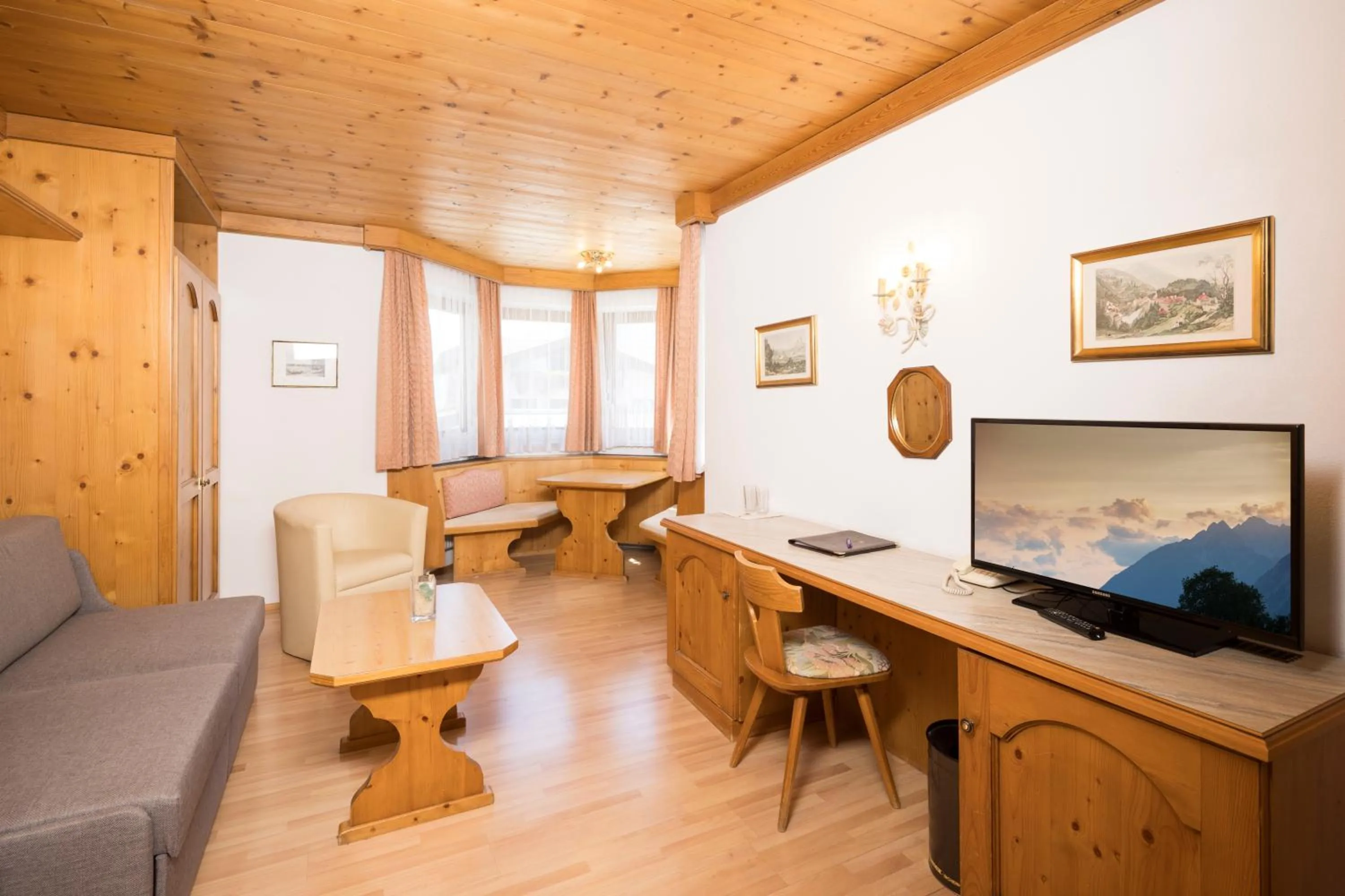 Seating area in Hotel Brennerspitz