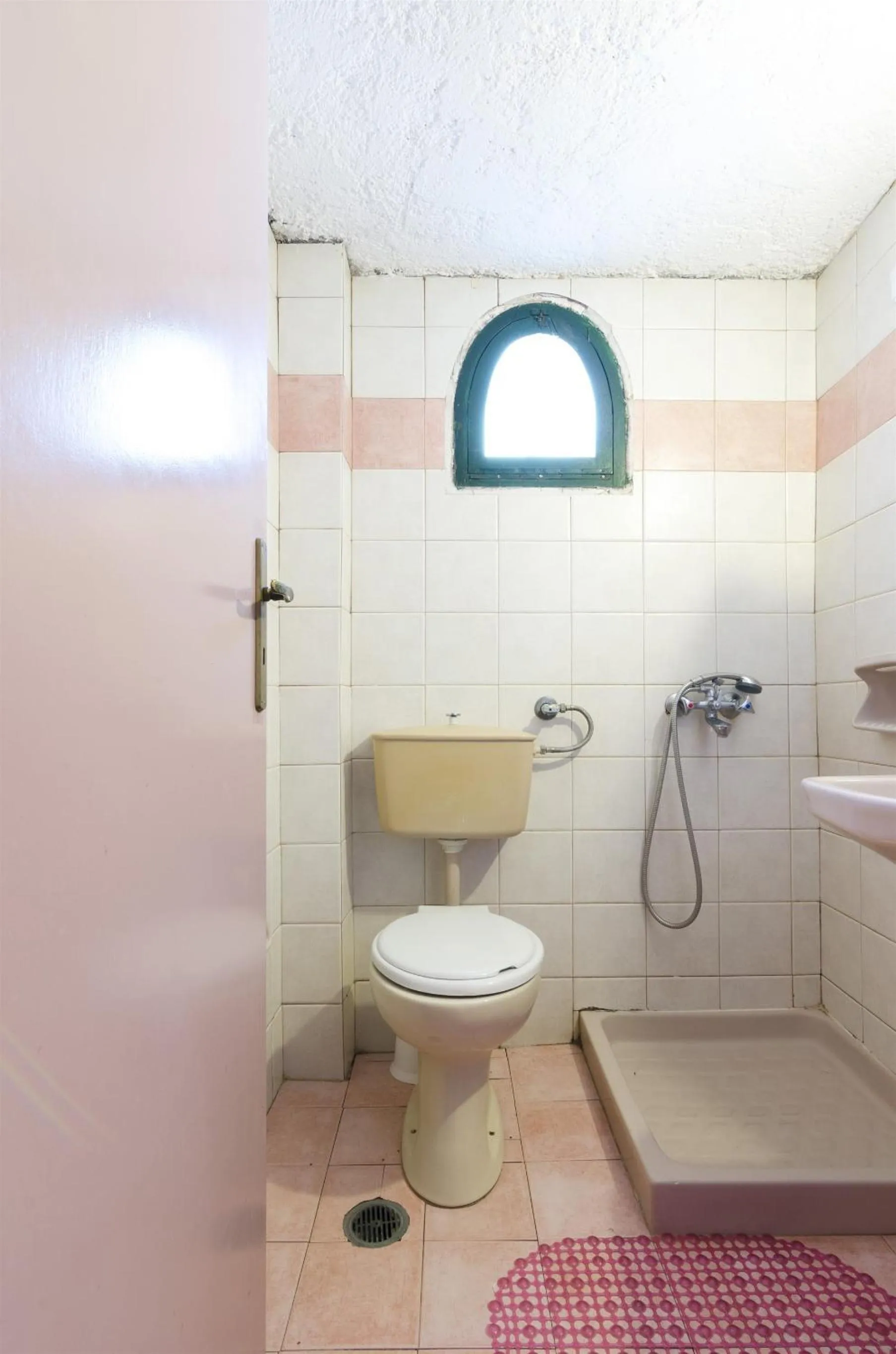 Bathroom in Argo Studios