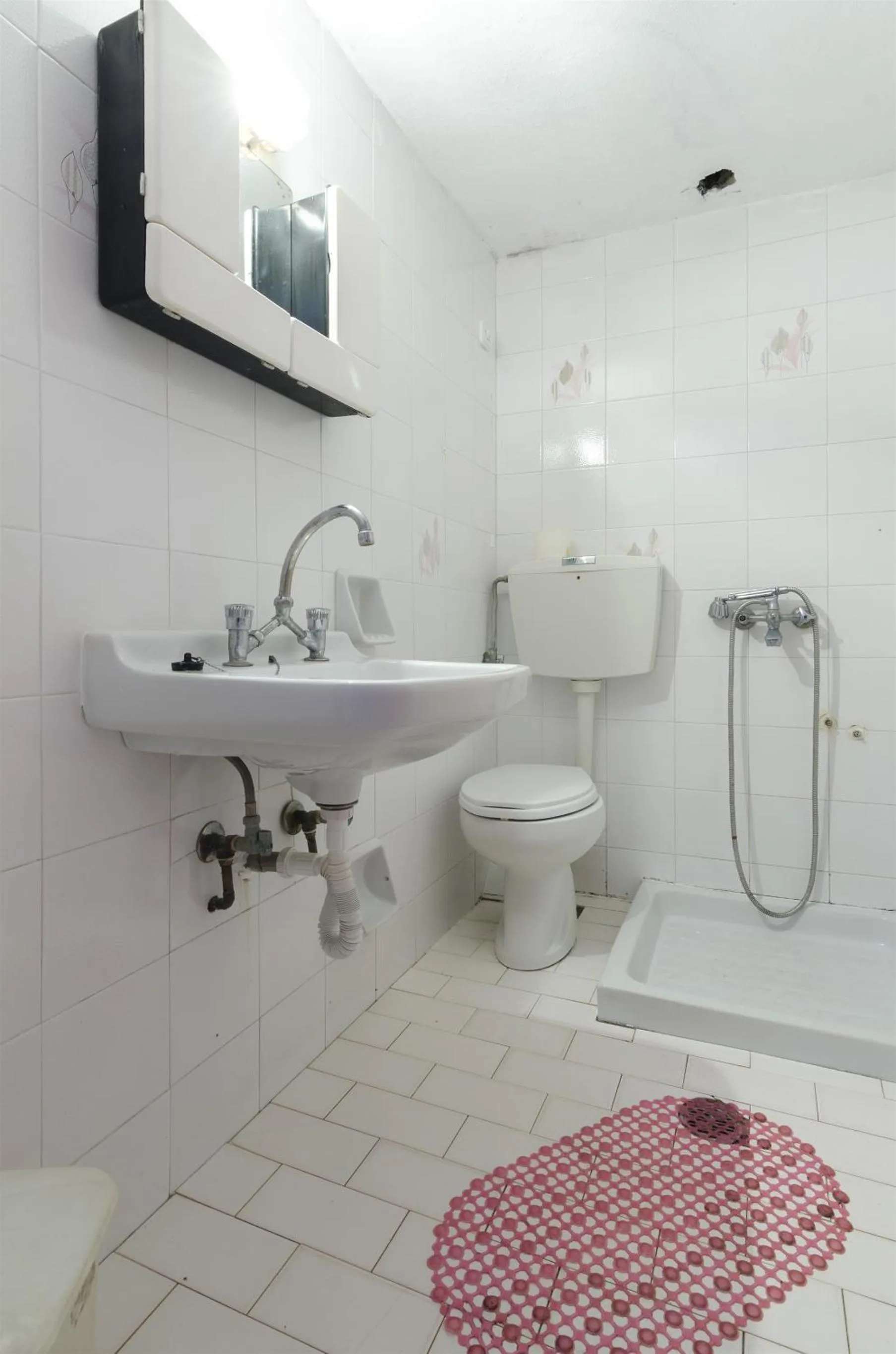 Bathroom in Argo Studios