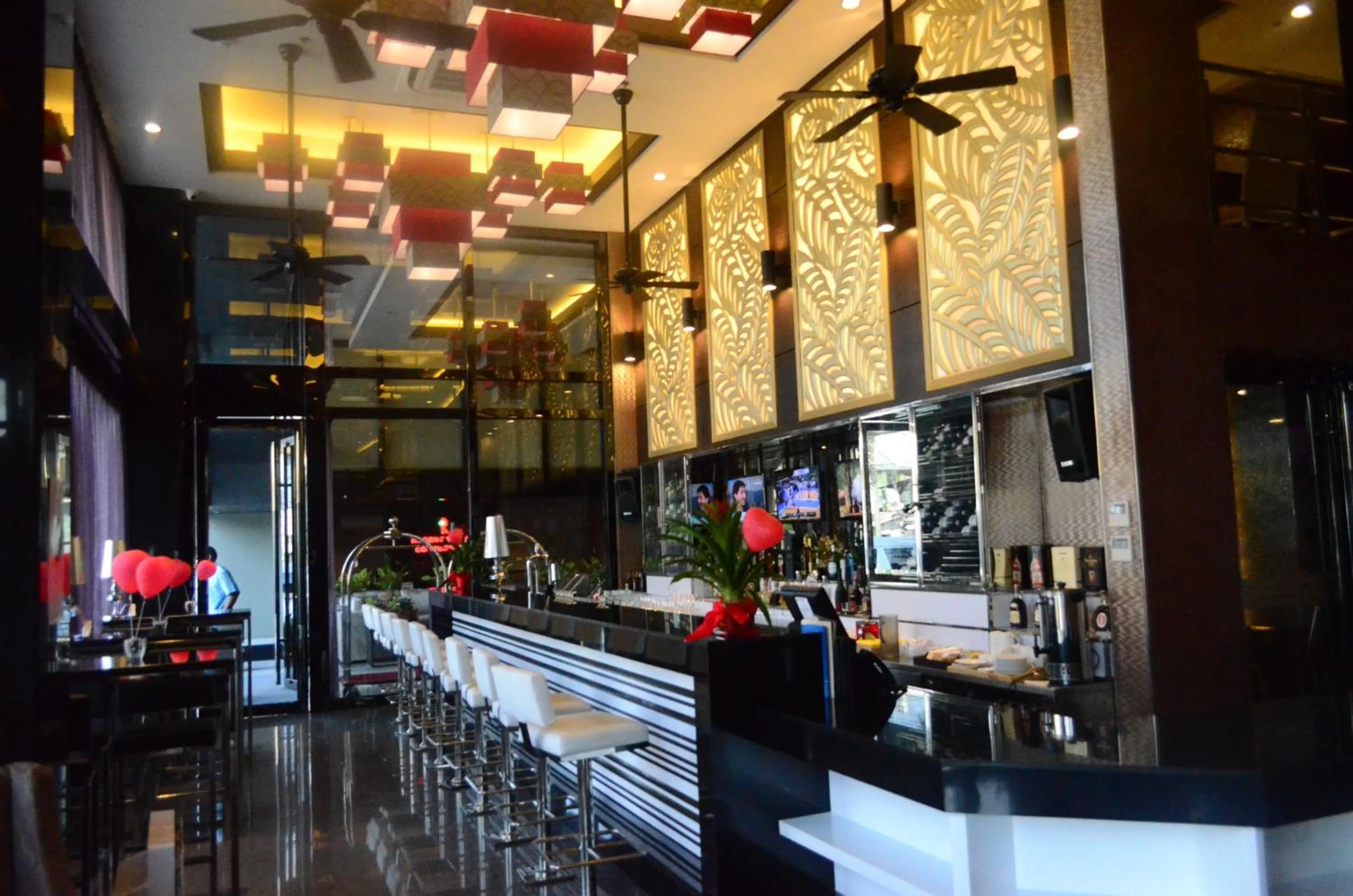 Restaurant/places to eat in Prime Asia Hotel