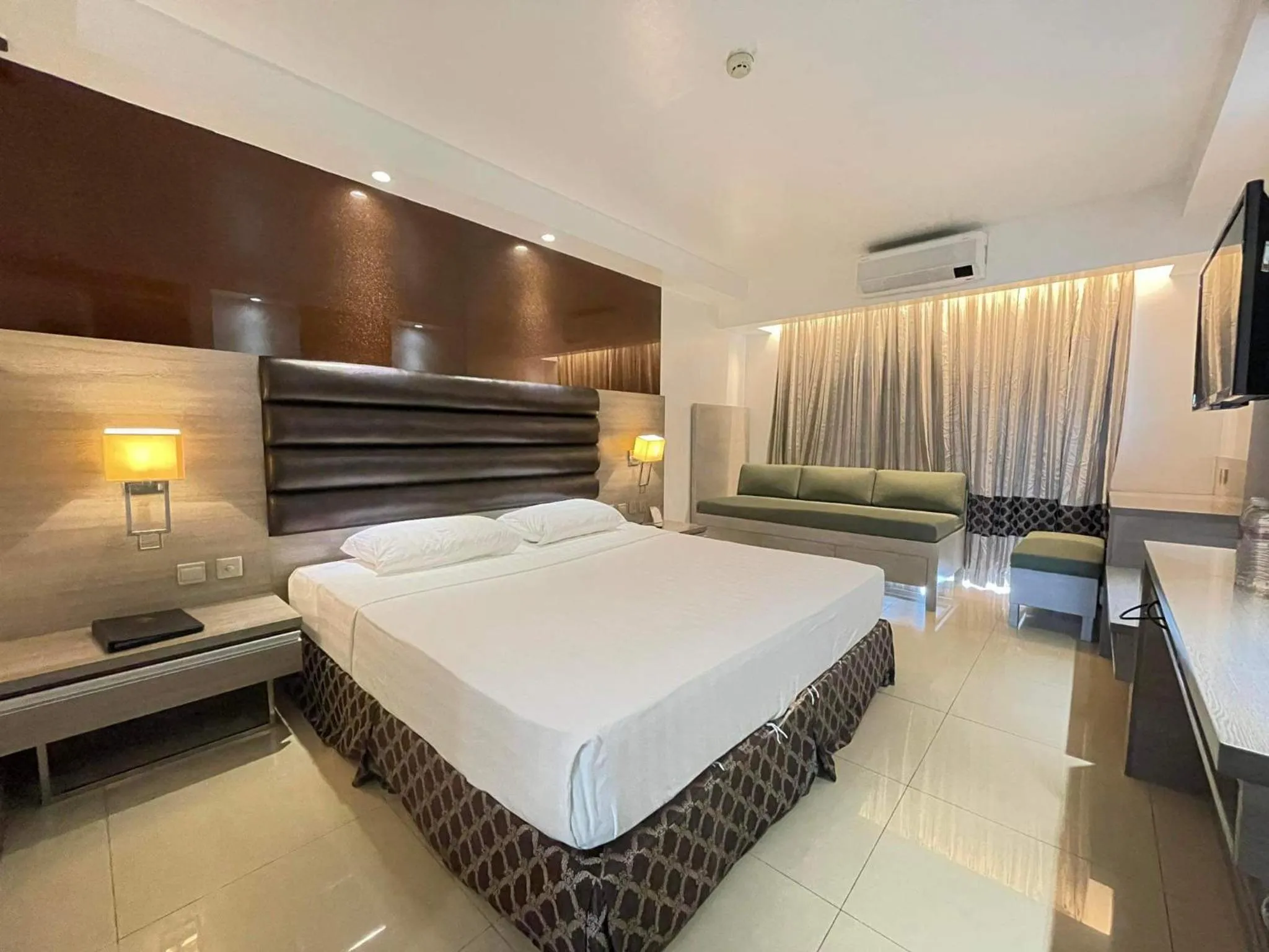 Bedroom, Bed in Prime Asia Hotel