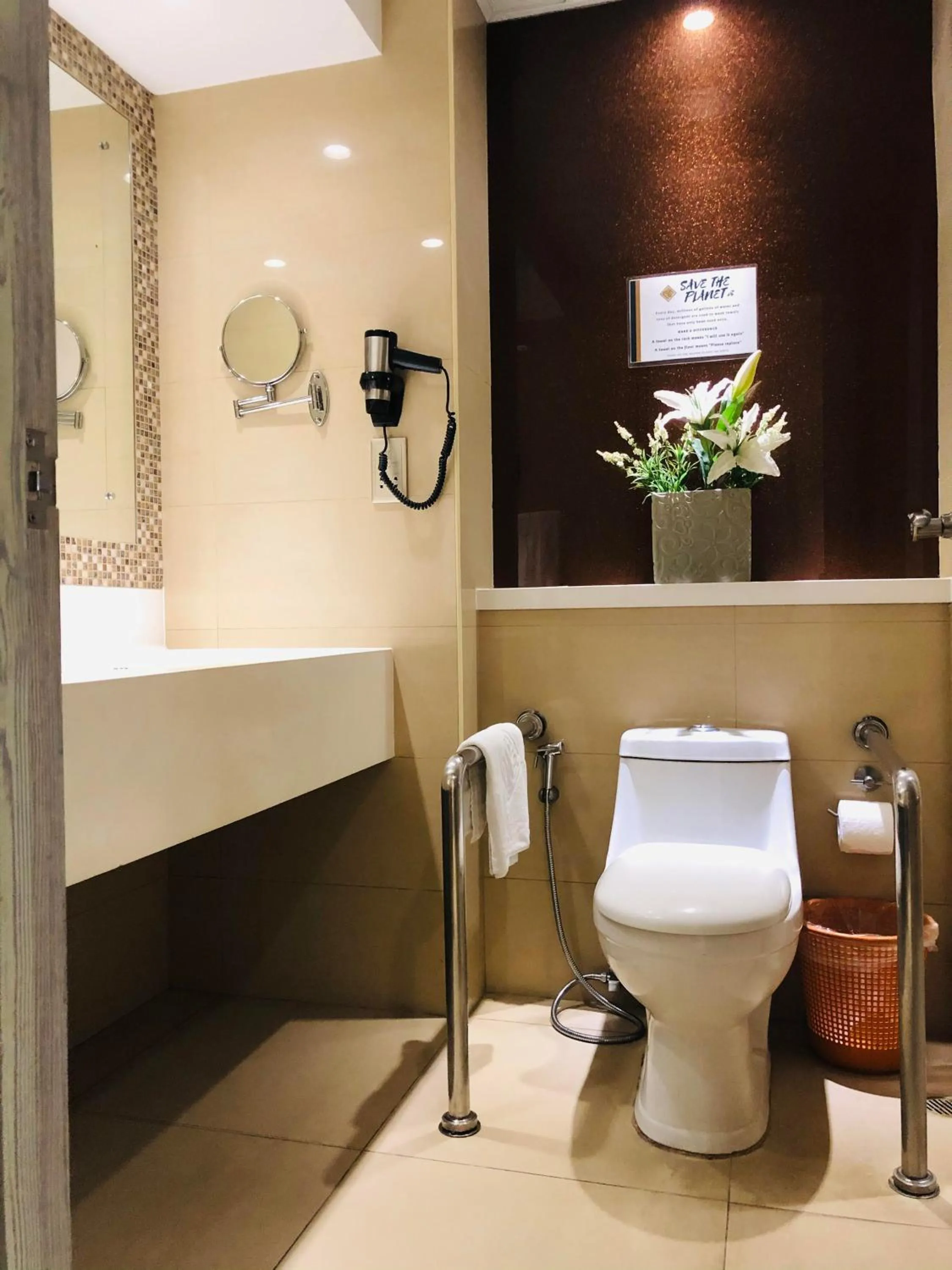 Toilet in Prime Asia Hotel