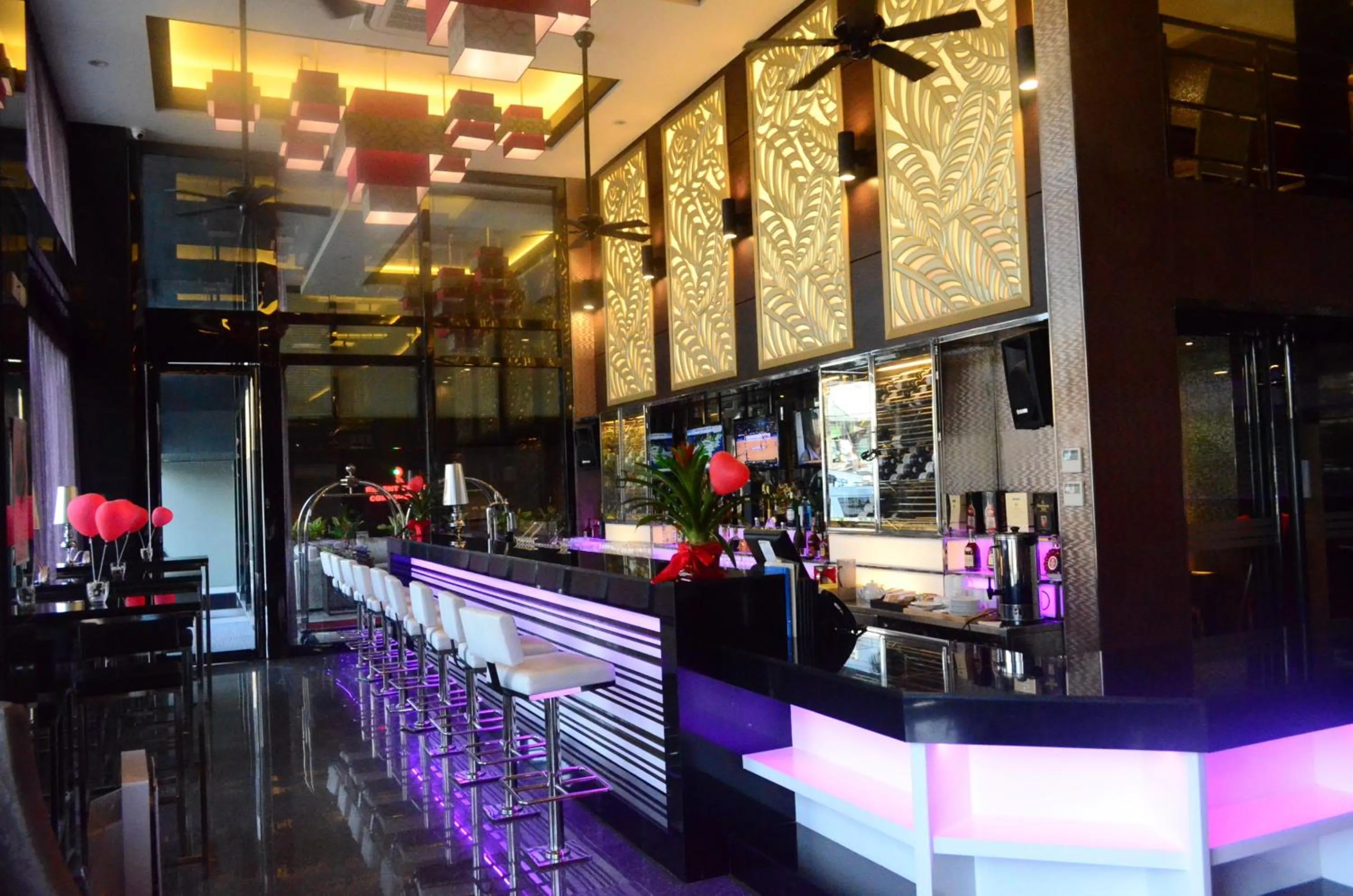 Restaurant/places to eat in Prime Asia Hotel