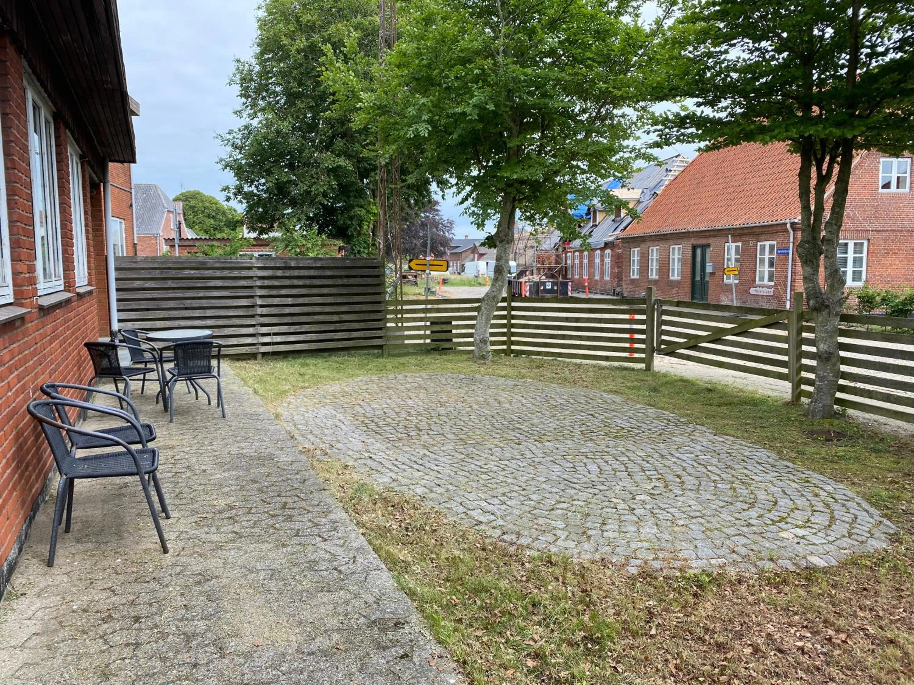 Garden view in Studio Apartment in the heart of Højer