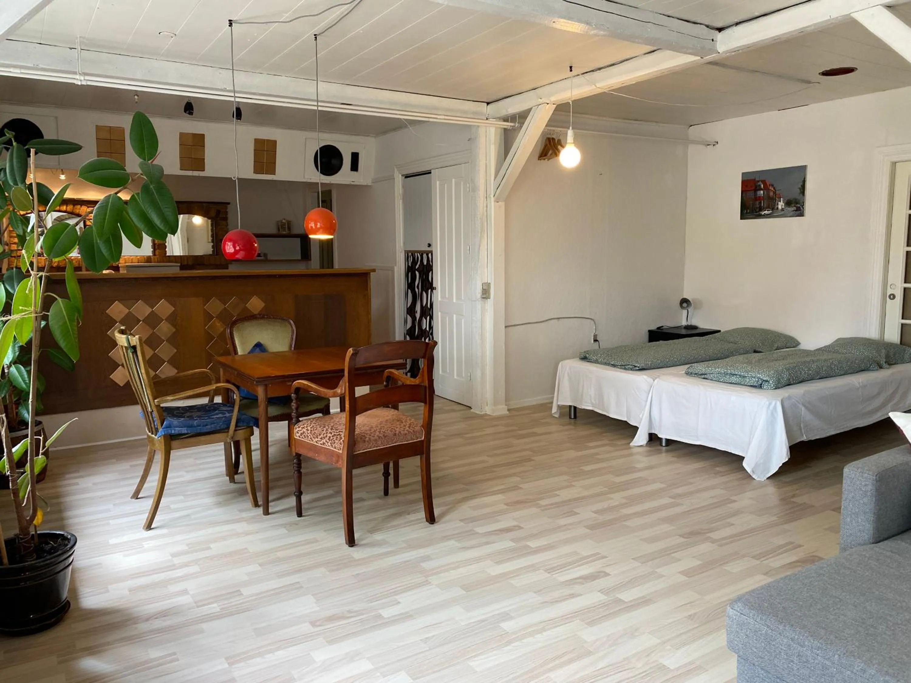 Photo of the whole room, Bed in Studio Apartment in the heart of Højer
