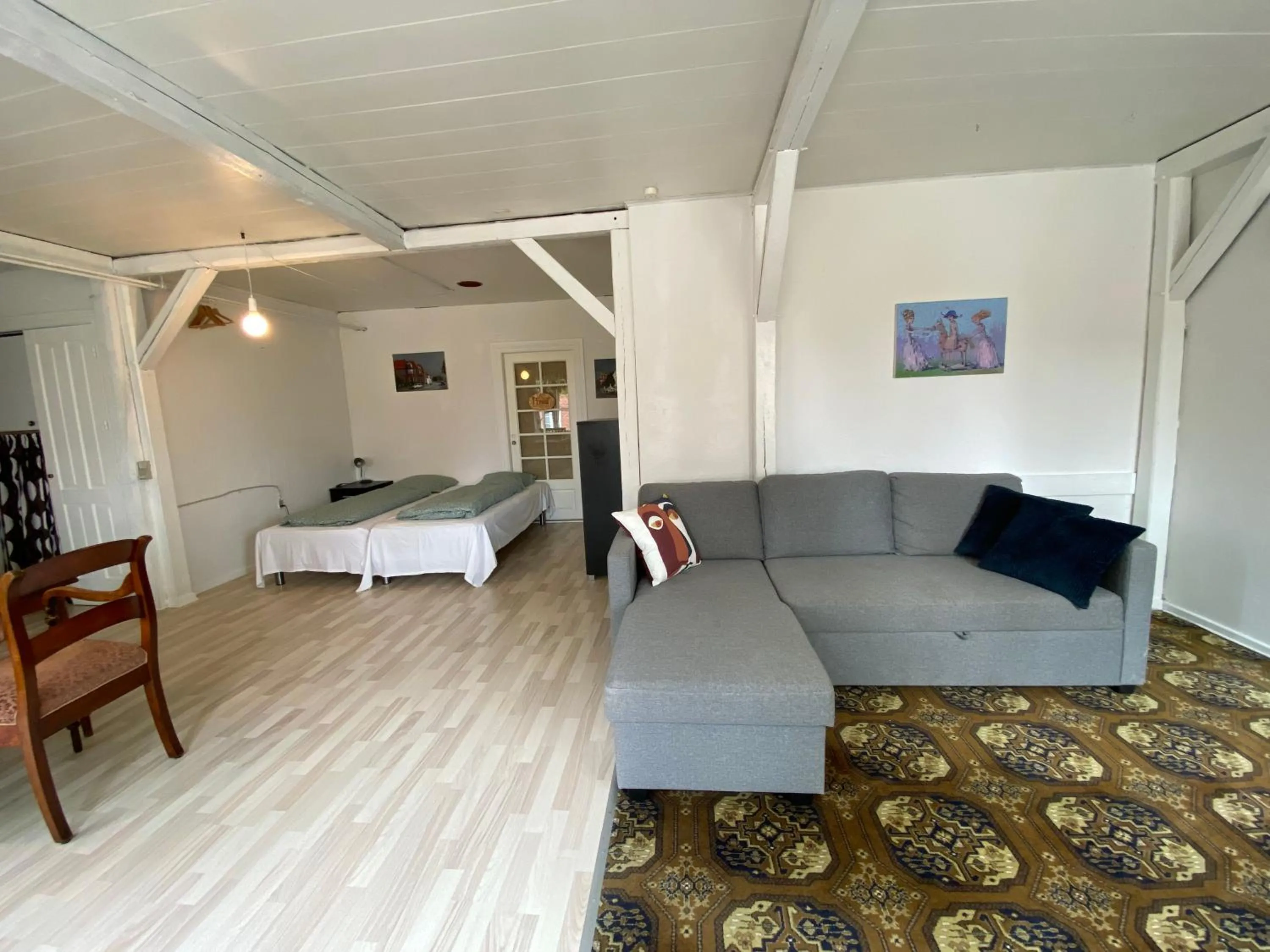 Living room, Bed in Studio Apartment in the heart of Højer