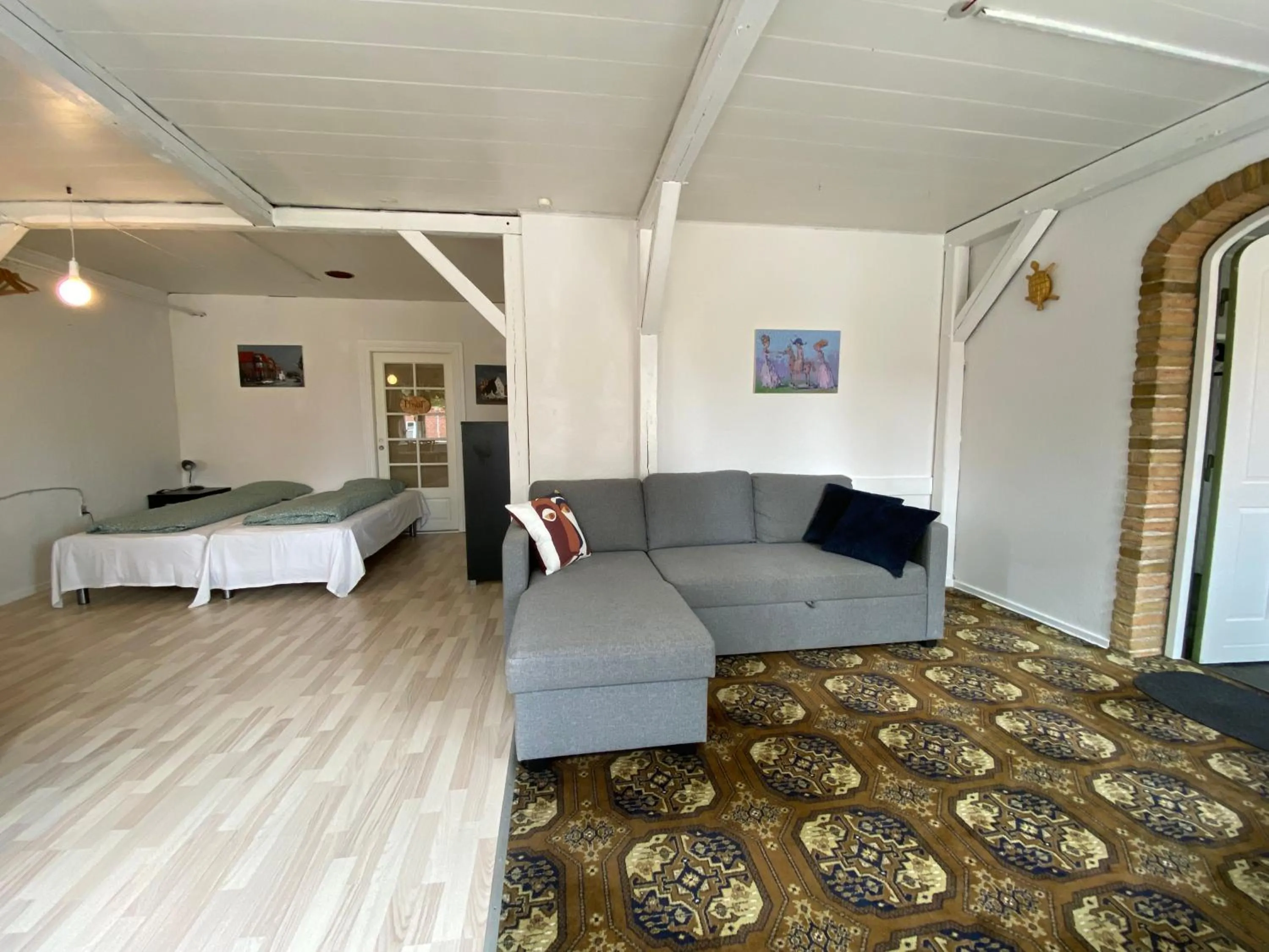 Living room, Bed in Studio Apartment in the heart of Højer