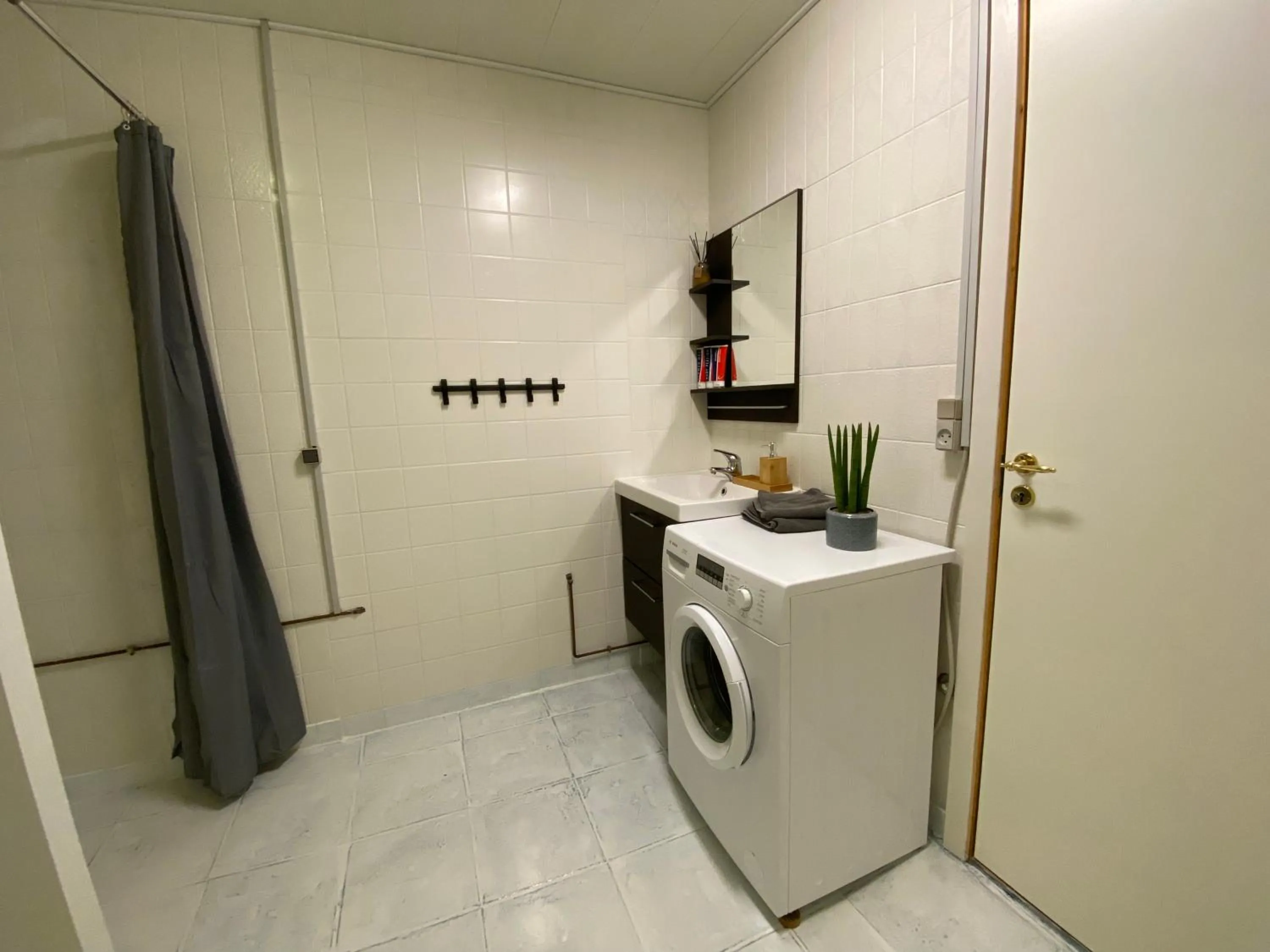 Bathroom in Studio Apartment in the heart of Højer