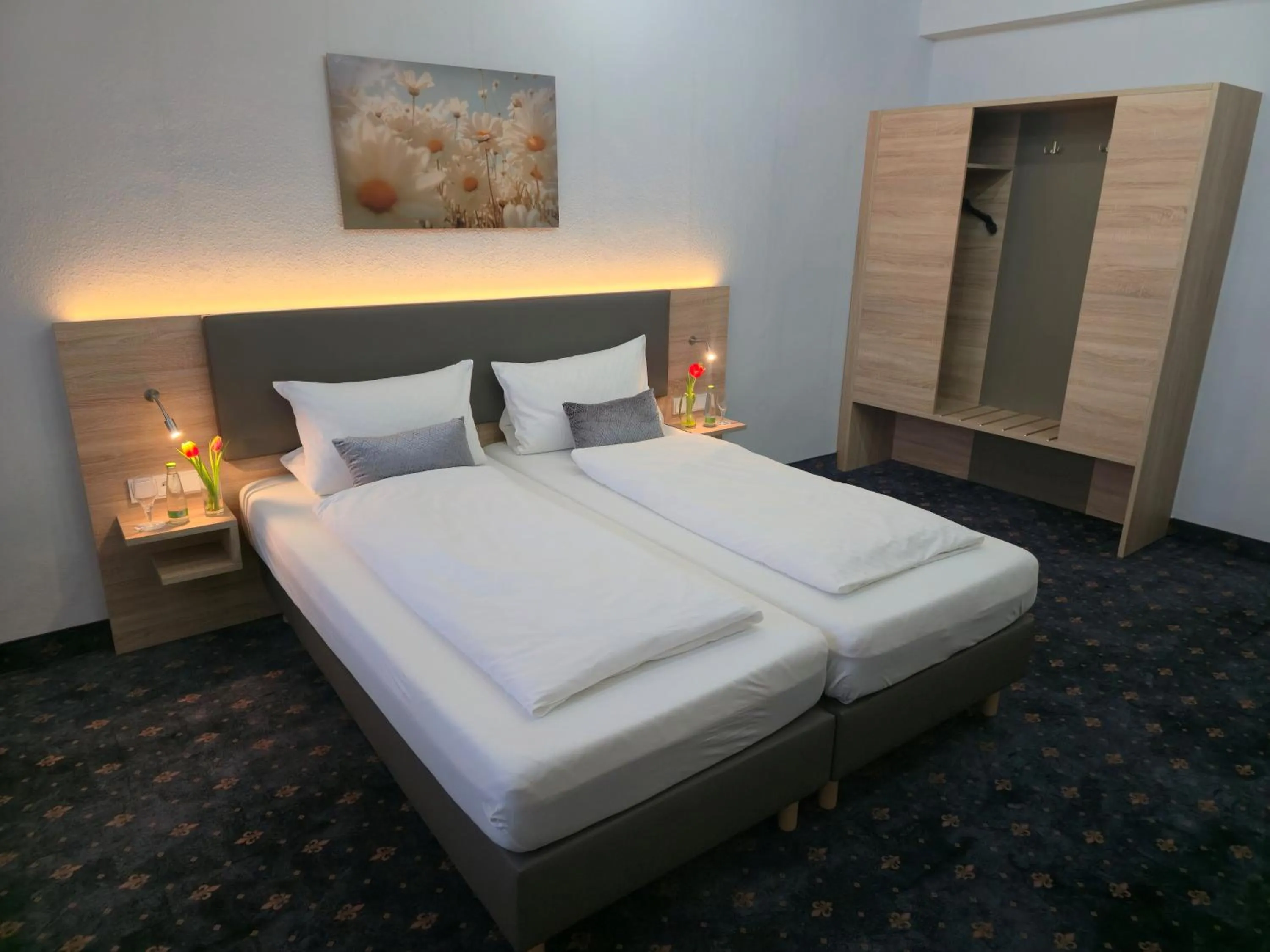 Bed in Hotel-Restaurant Zum Kirschbaum