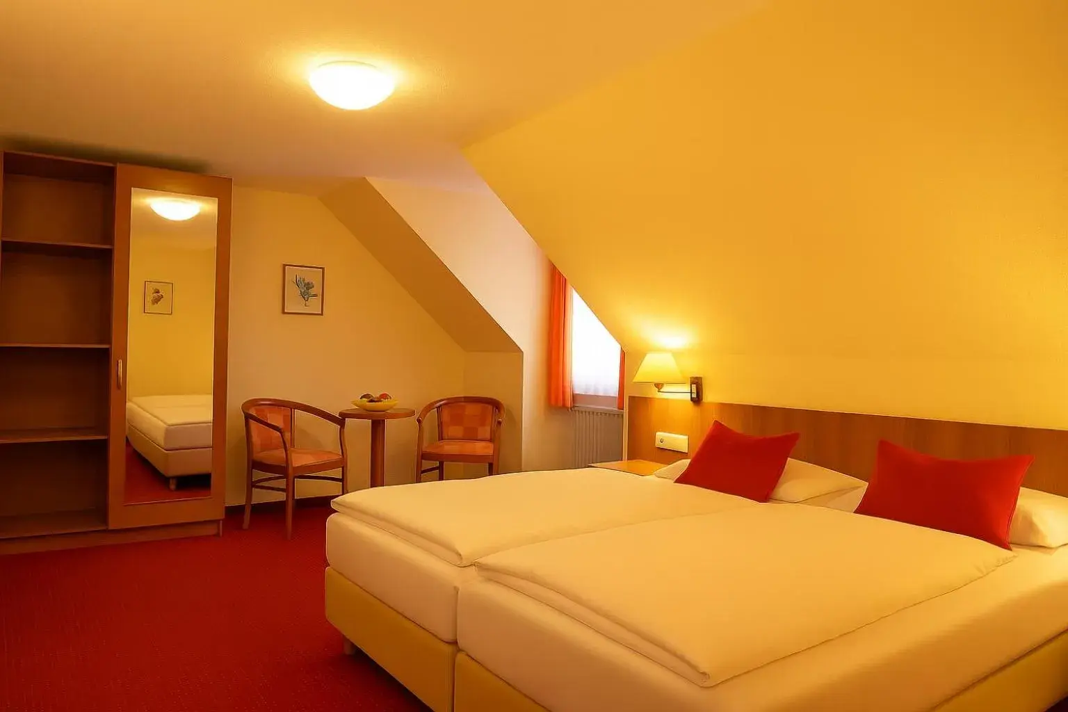 Standard Twin Room in Hotel-Restaurant Zum Kirschbaum Standard Twin Room in Hotel-Restaurant Zum Kirschbaum