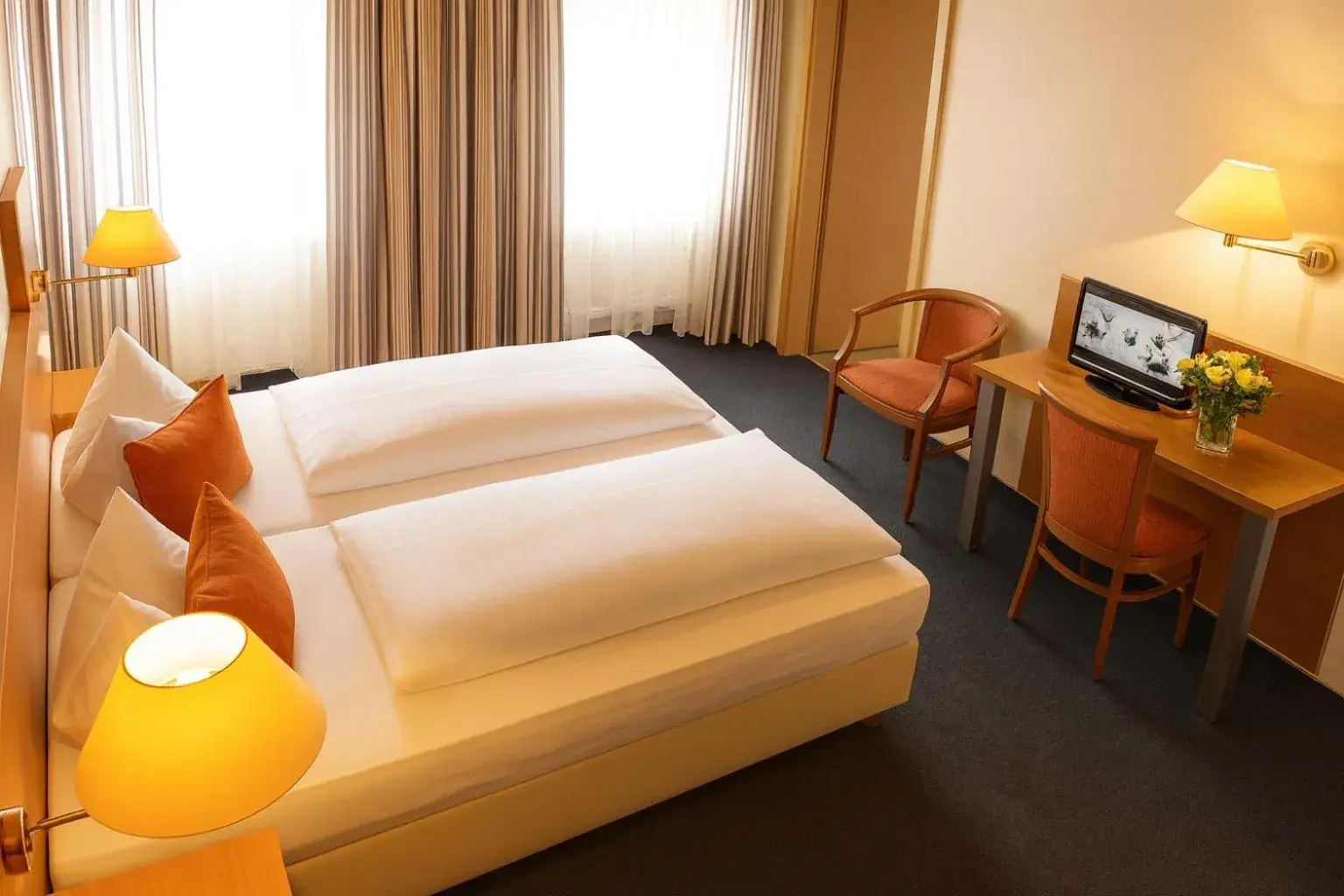 Double Room in Hotel-Restaurant Zum Kirschbaum Double Room in Hotel-Restaurant Zum Kirschbaum