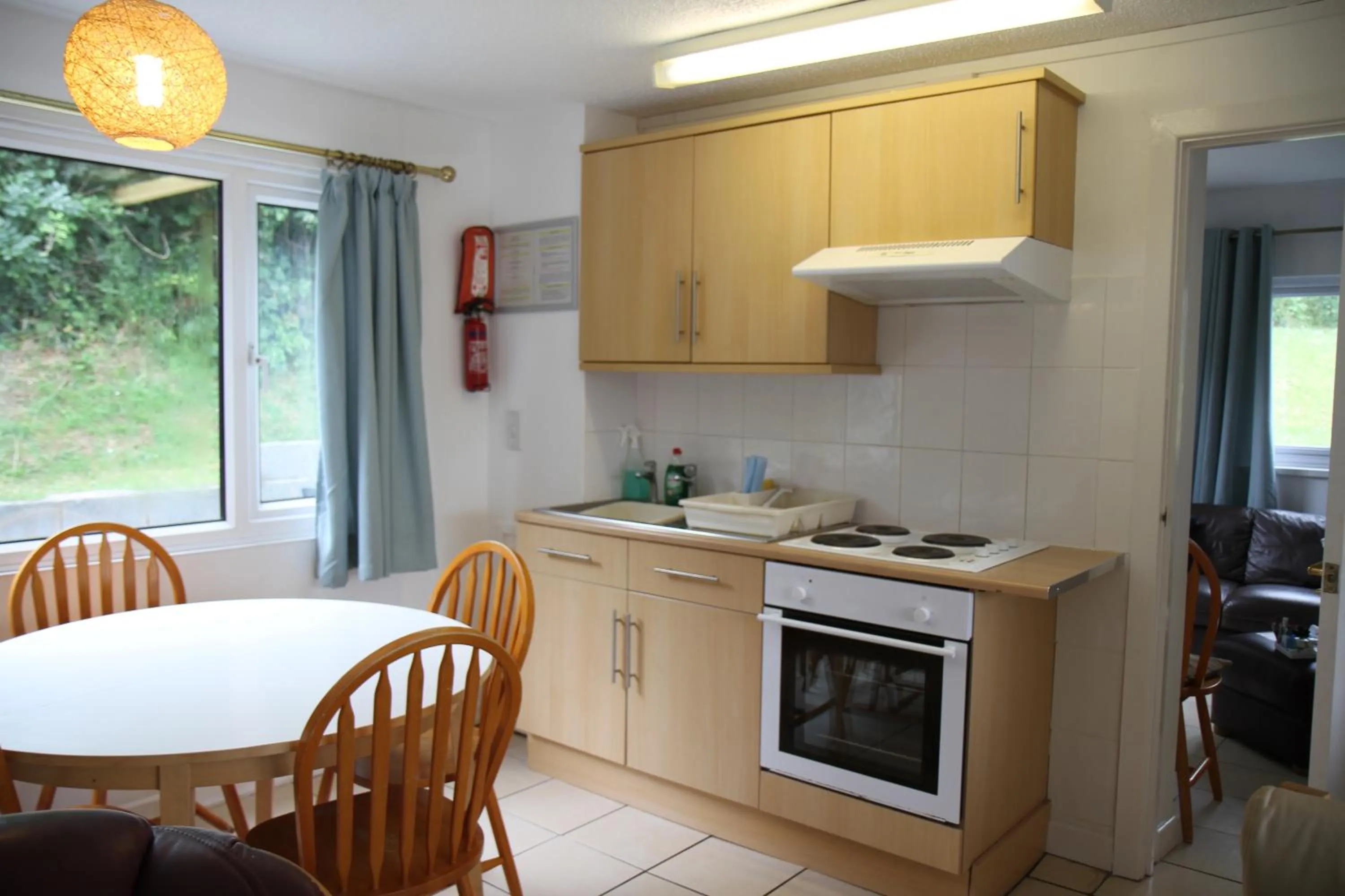 Kitchen or kitchenette in Freshwater Bay Holiday Cottages