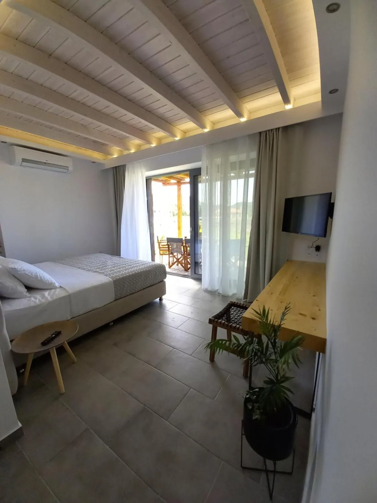 Bed in Lithos Villas