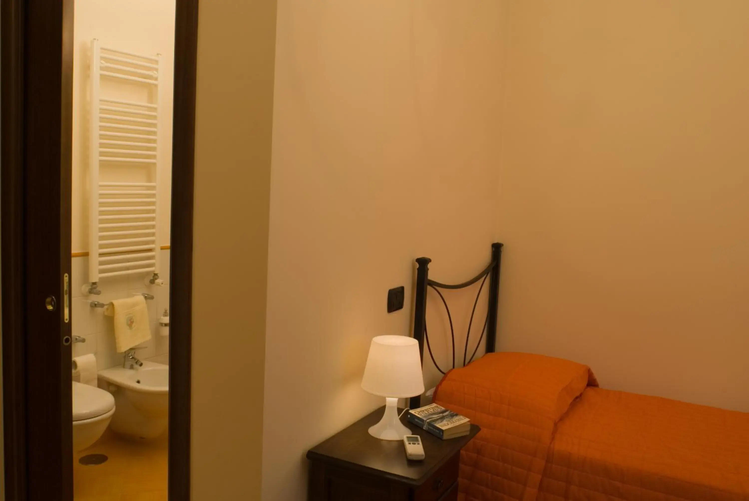 Single Room in Bed & Breakfast Portanova Single Room in Bed & Breakfast Portanova