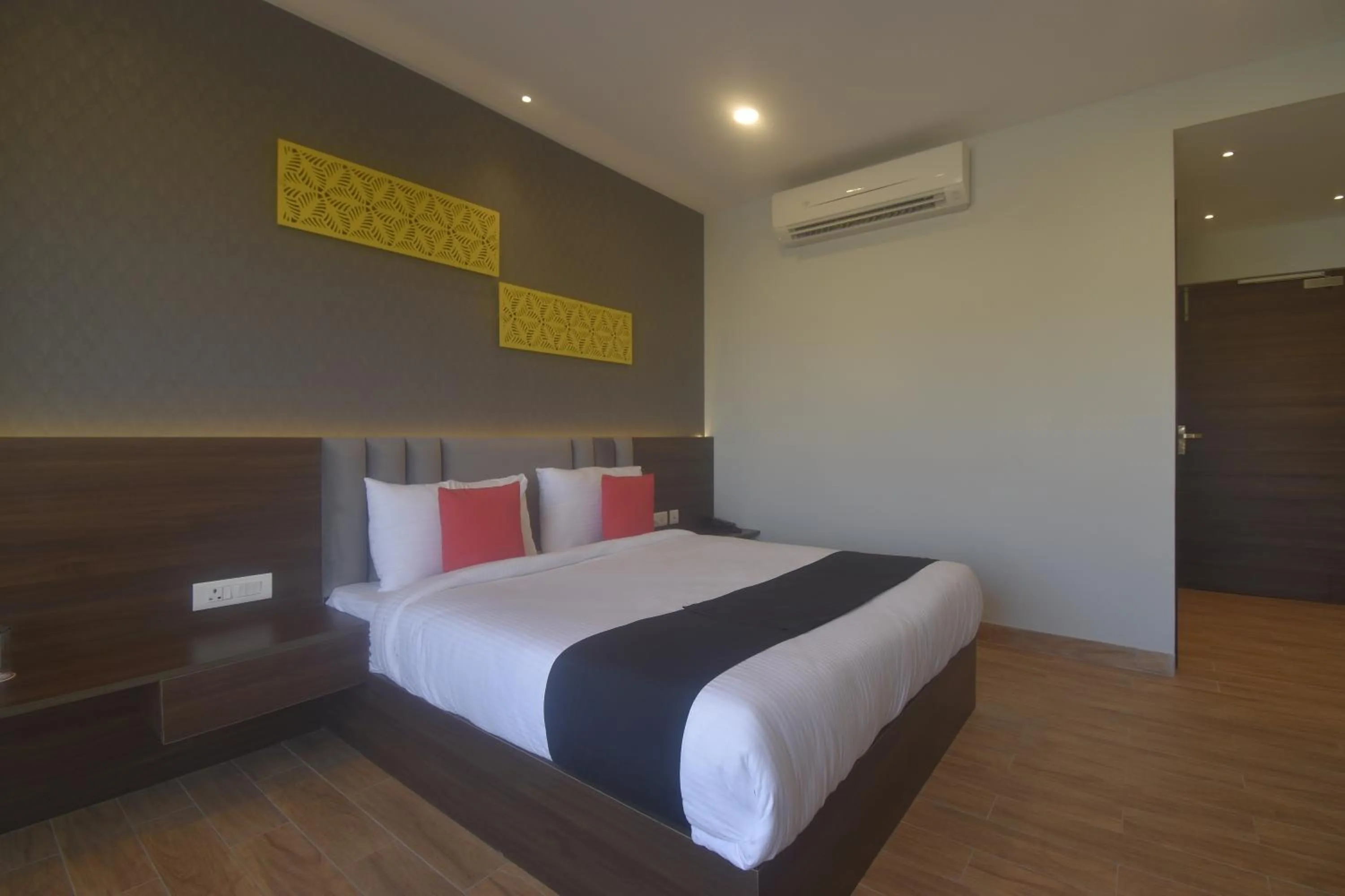 Bed in Ka10 SQUARE HOTEL & BANQUETS