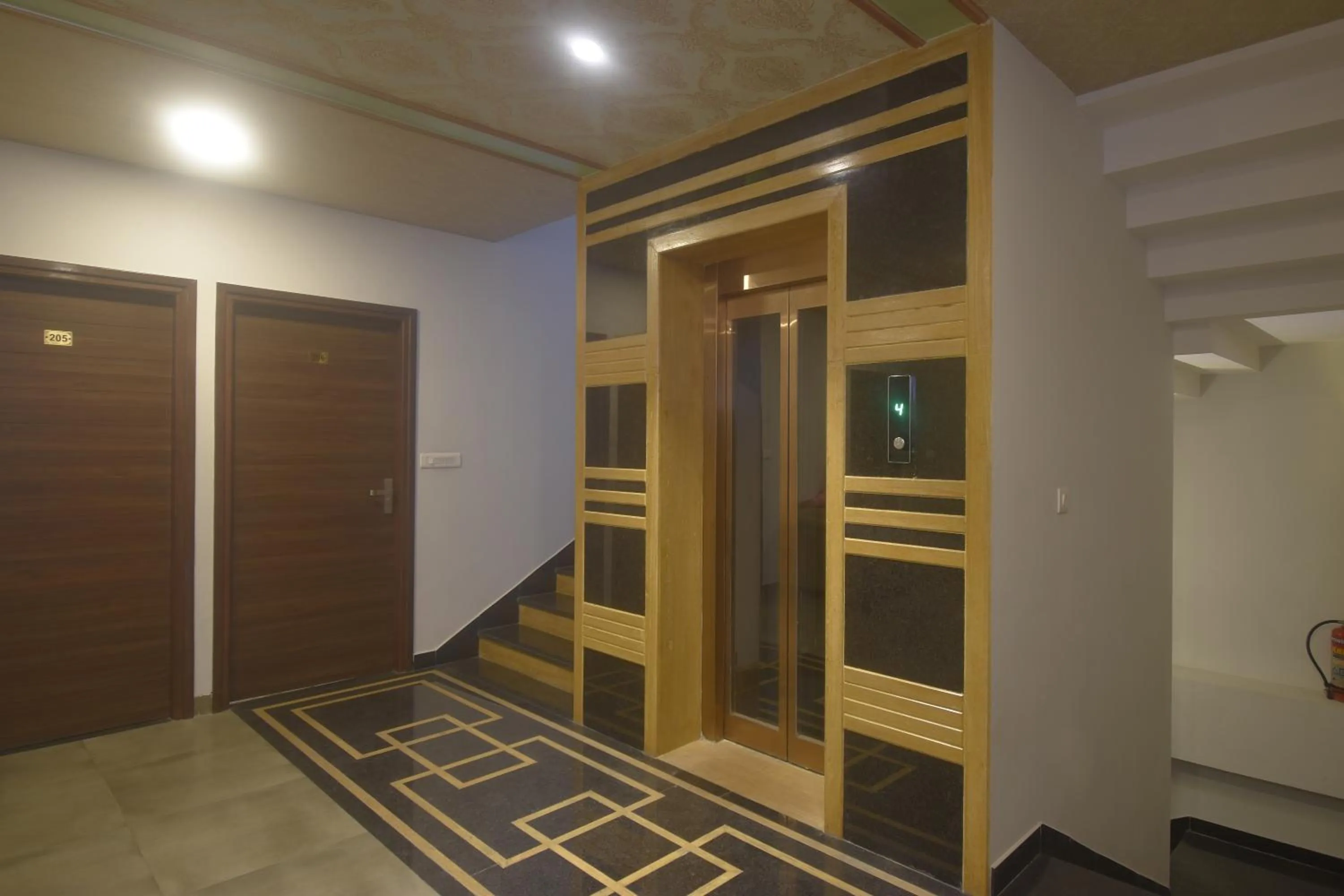 Ka10 SQUARE HOTEL & BANQUETS