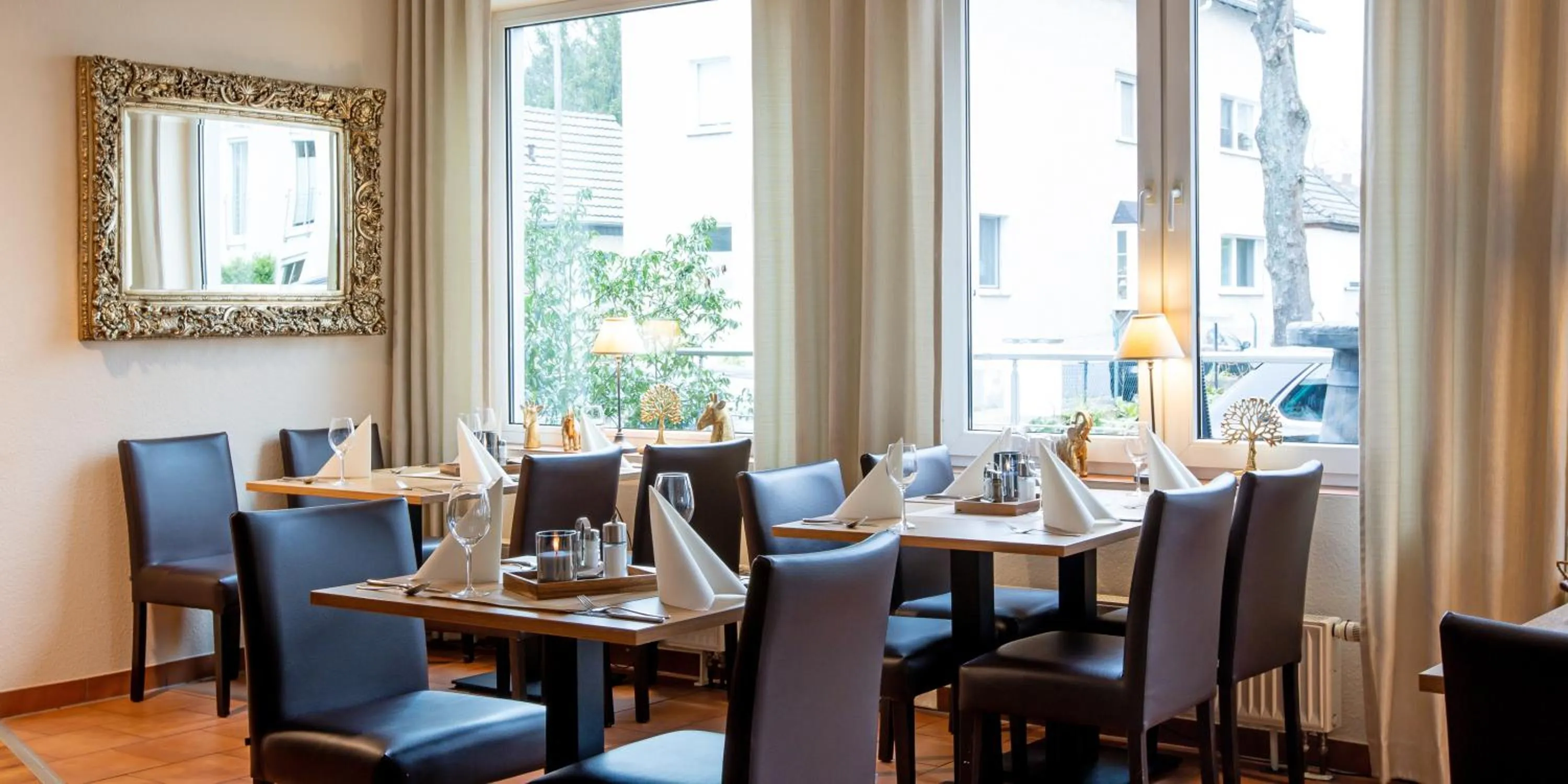 Restaurant/places to eat in Hotel Hangelar