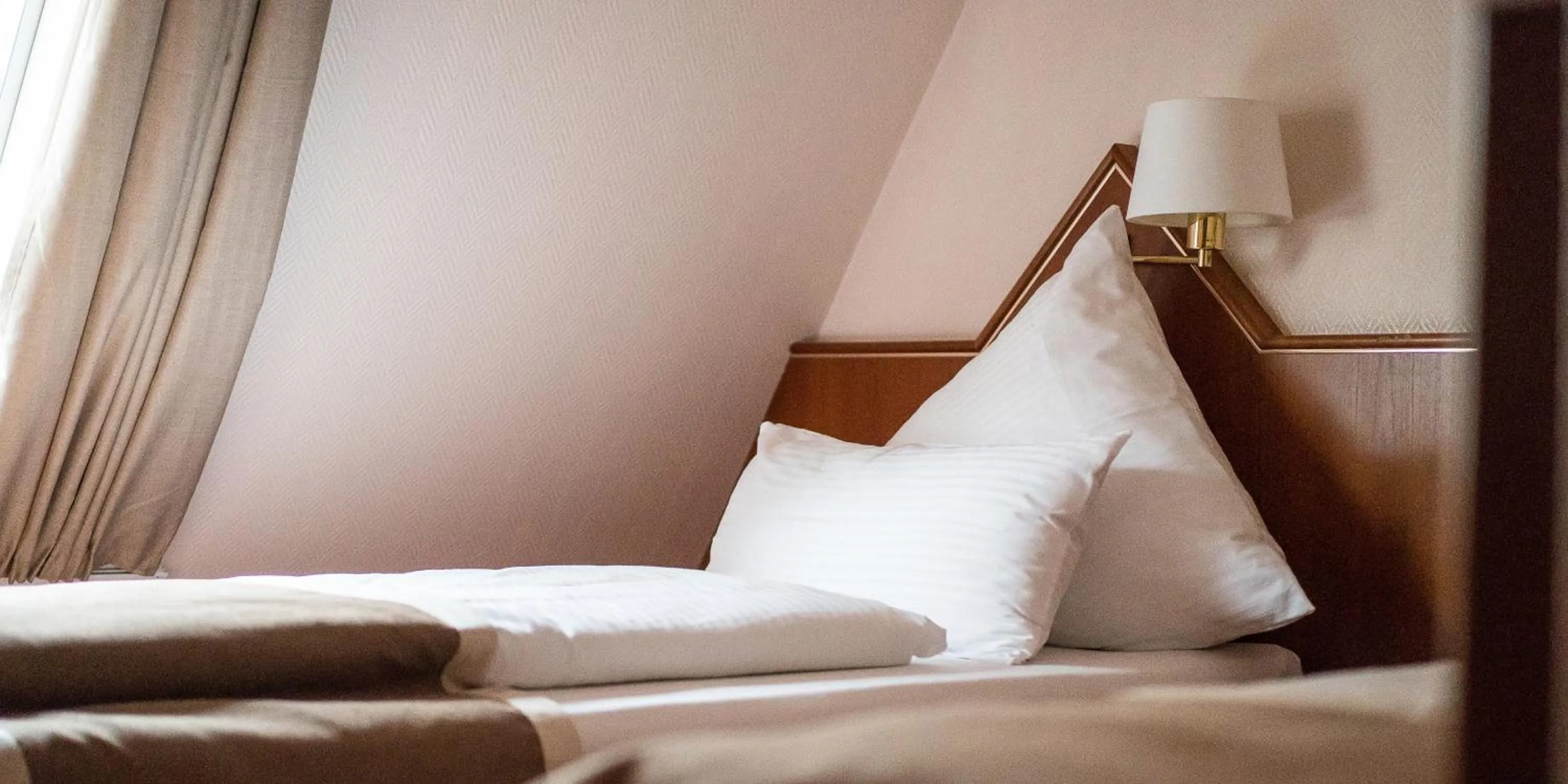 Photo of the whole room, Bed in Hotel Hangelar