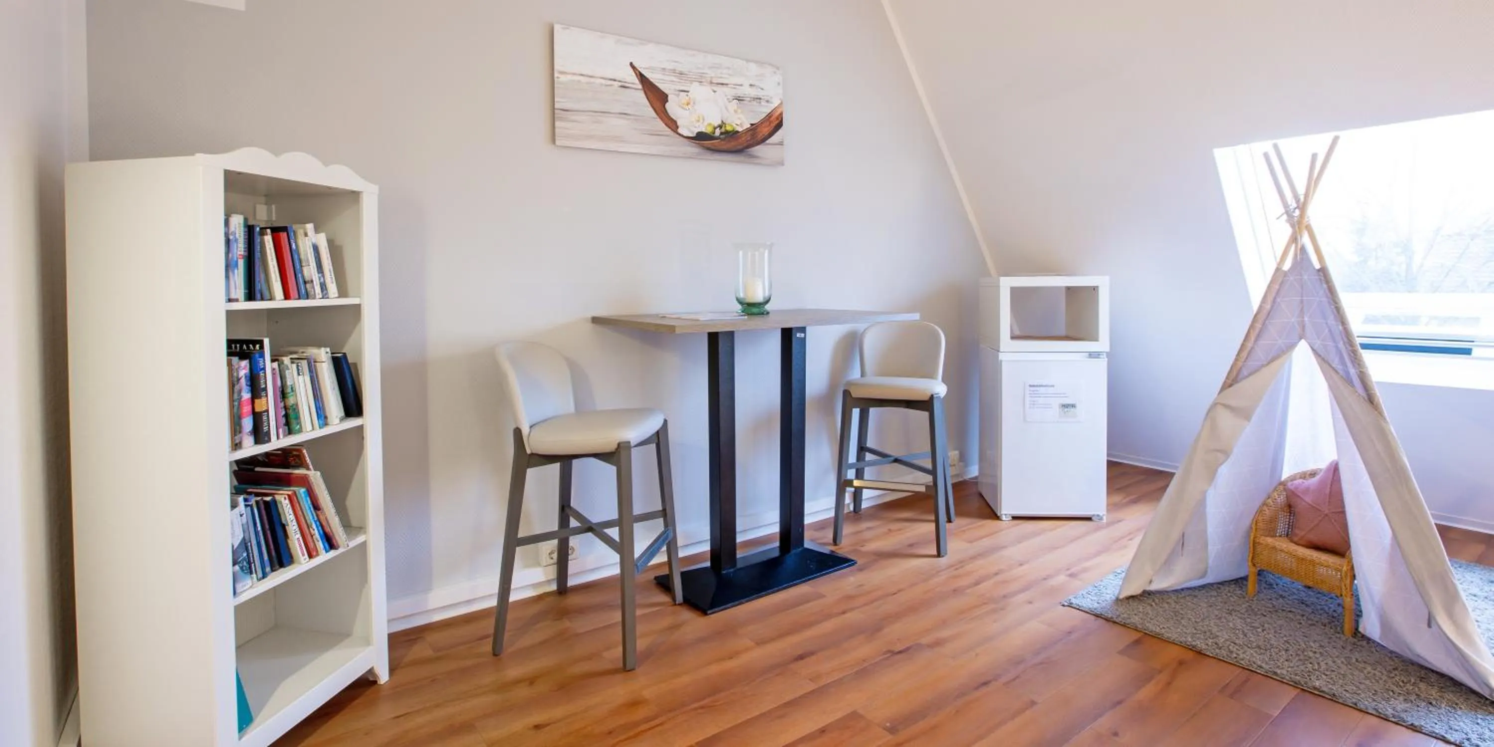 Communal lounge/ TV room in Hotel Hangelar