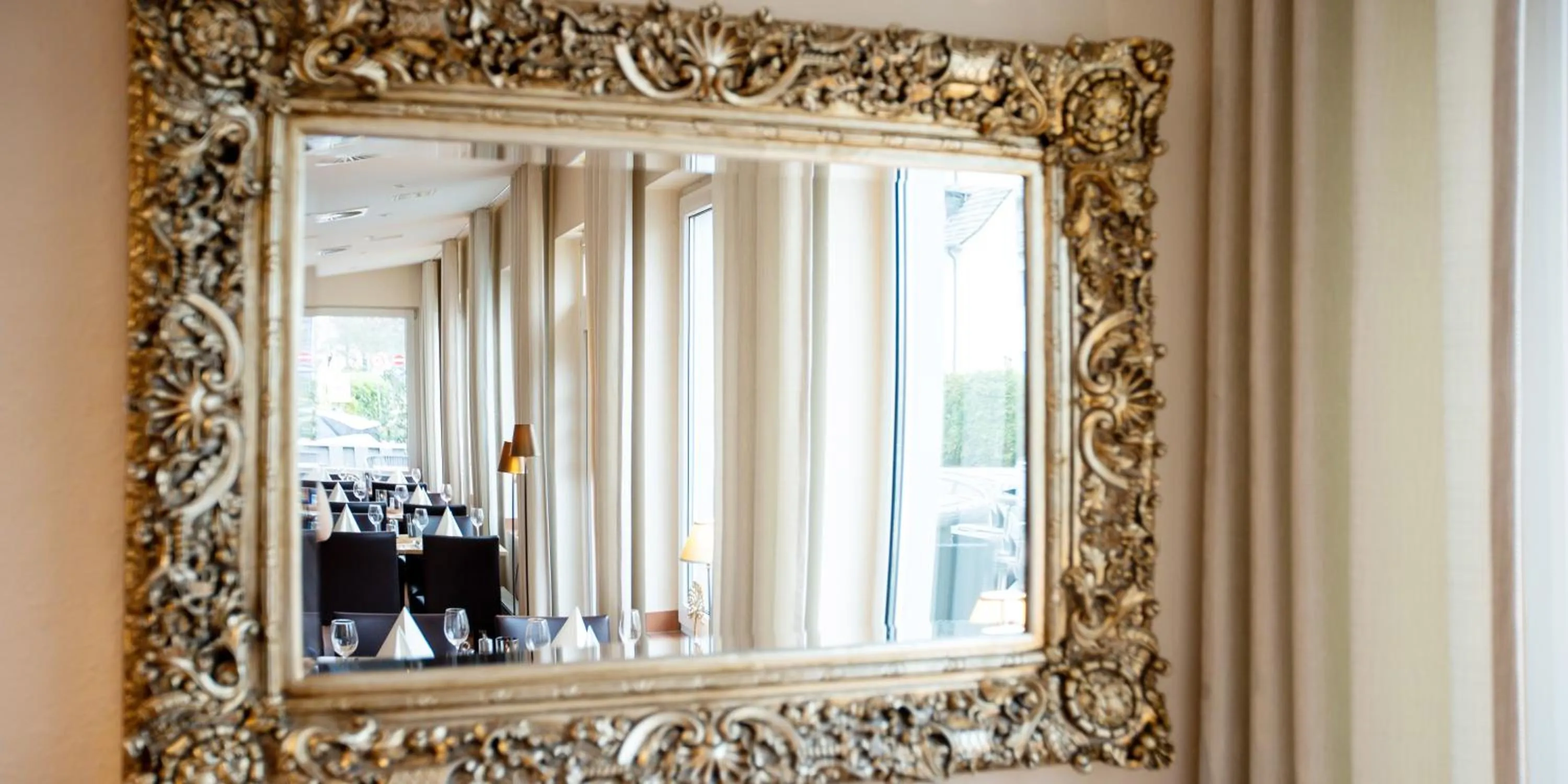 Restaurant/places to eat in Hotel Hangelar