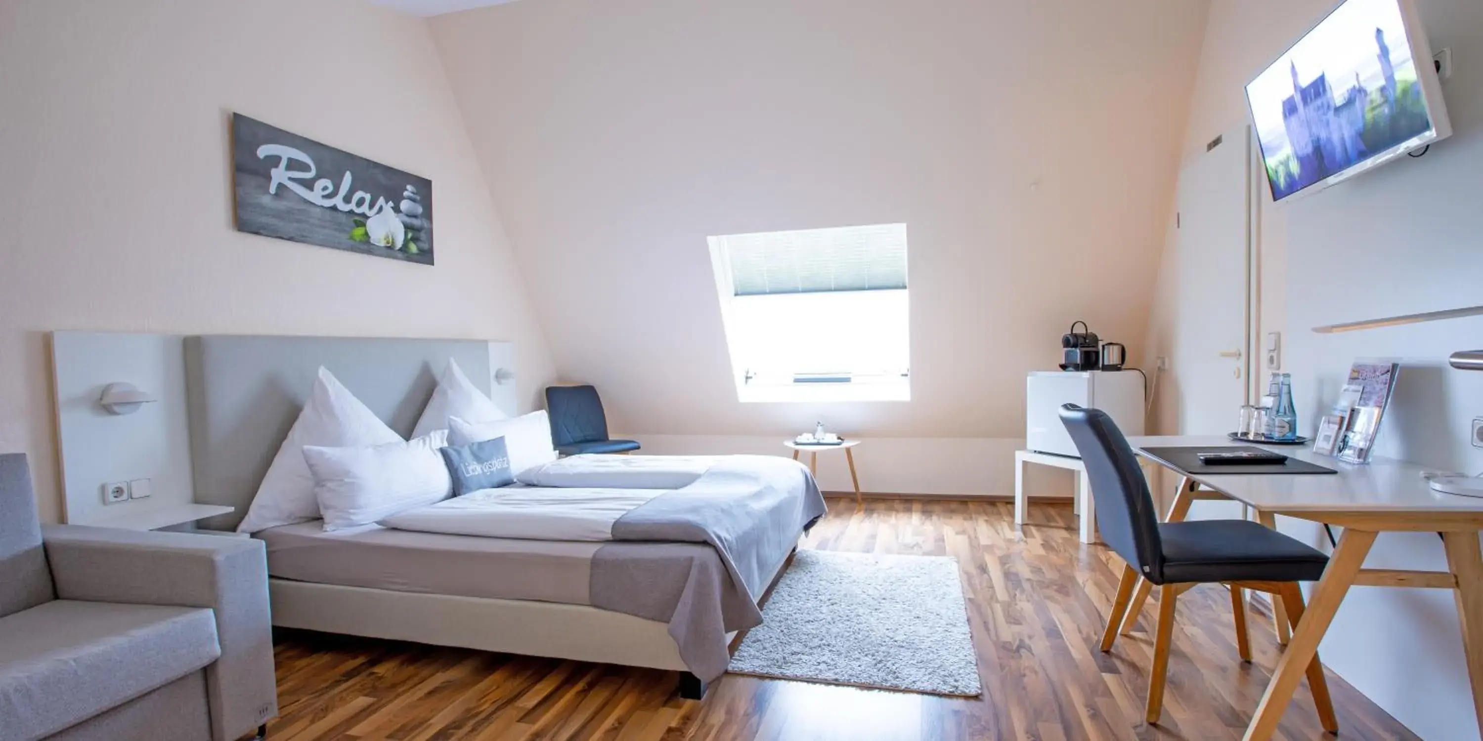 Deluxe Double Room in Hotel Hangelar Deluxe Double Room in Hotel Hangelar