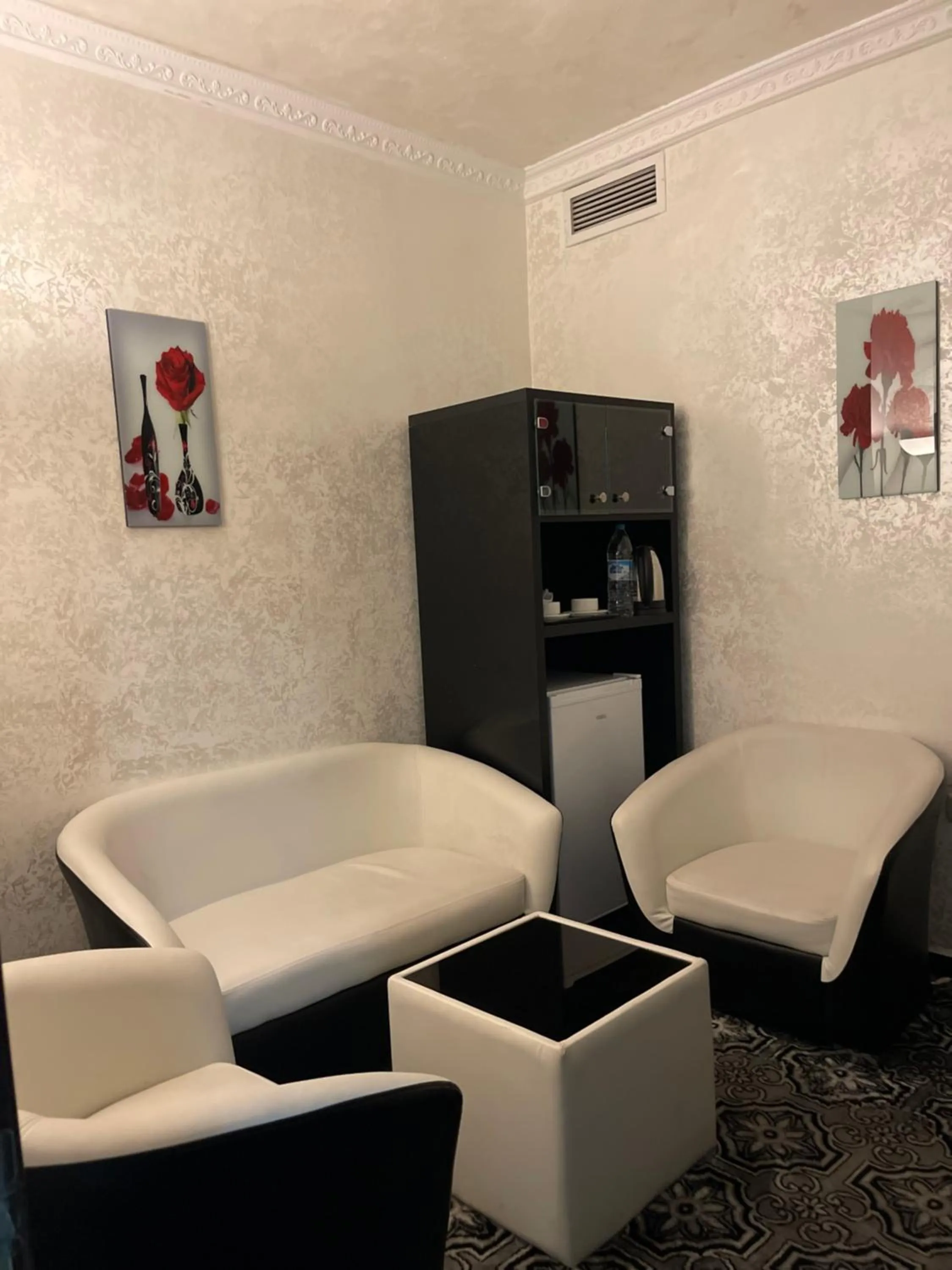 Living room in The Castle Hotel