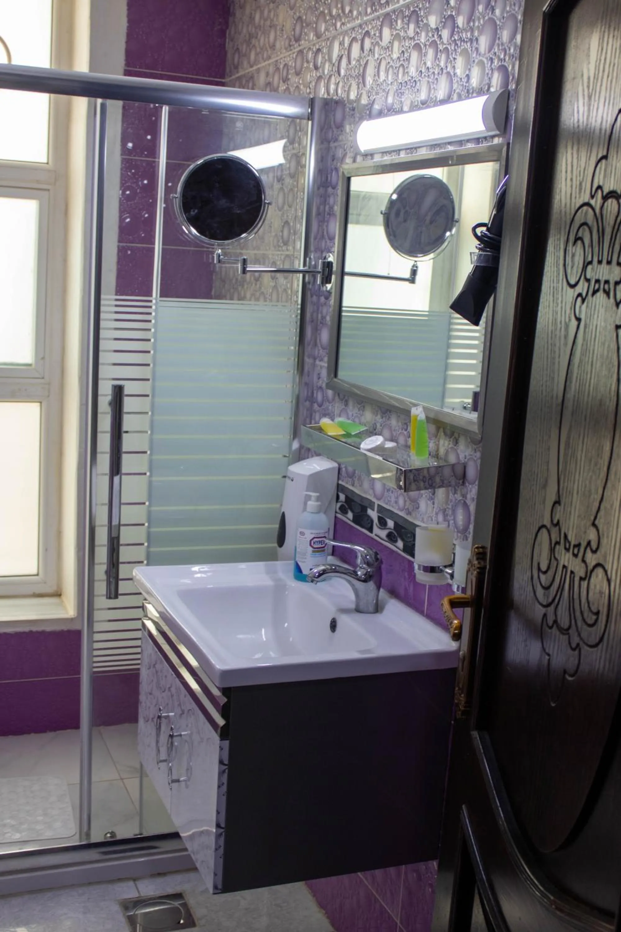 Shower in The Castle Hotel