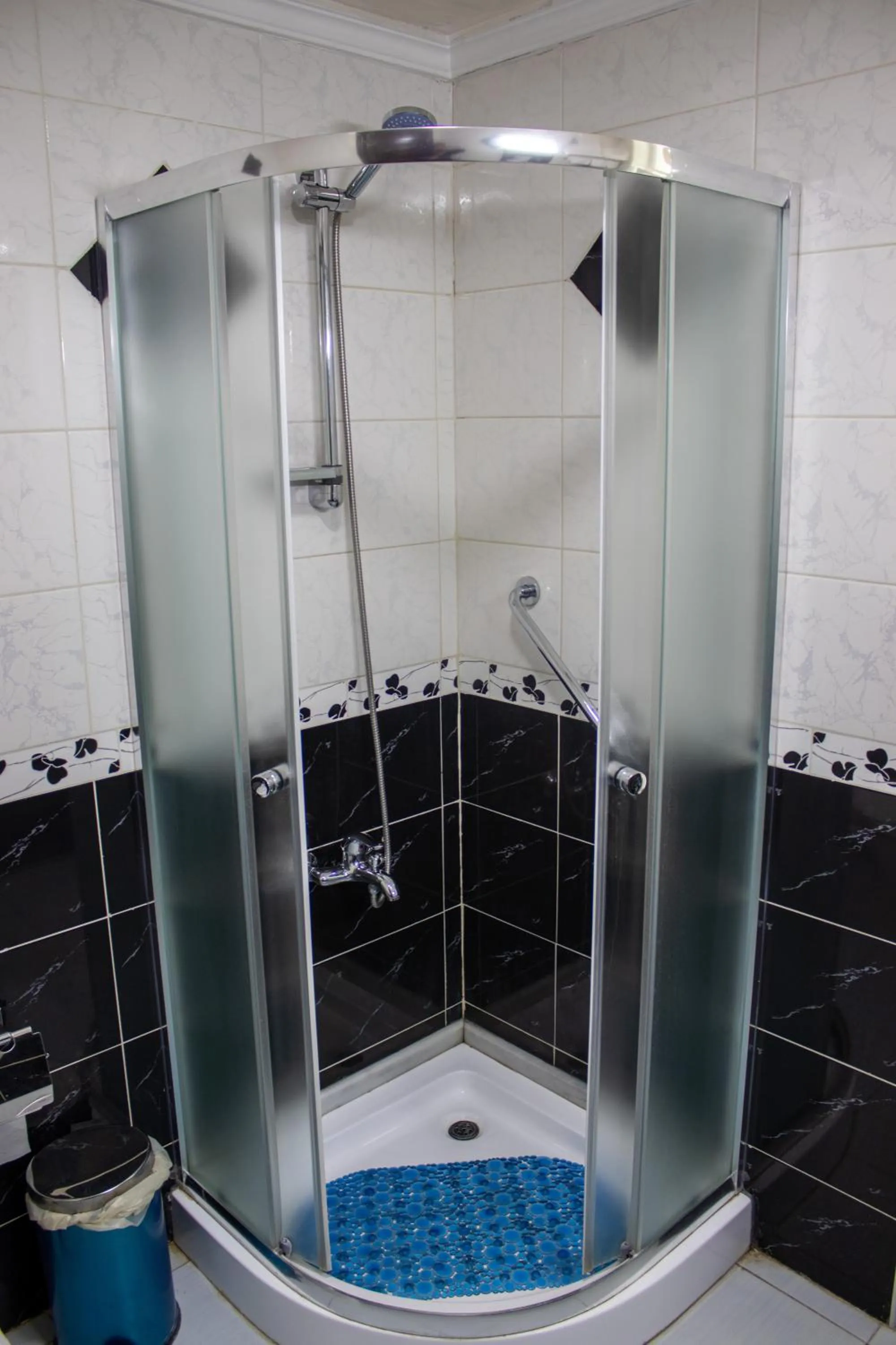 Shower in The Castle Hotel