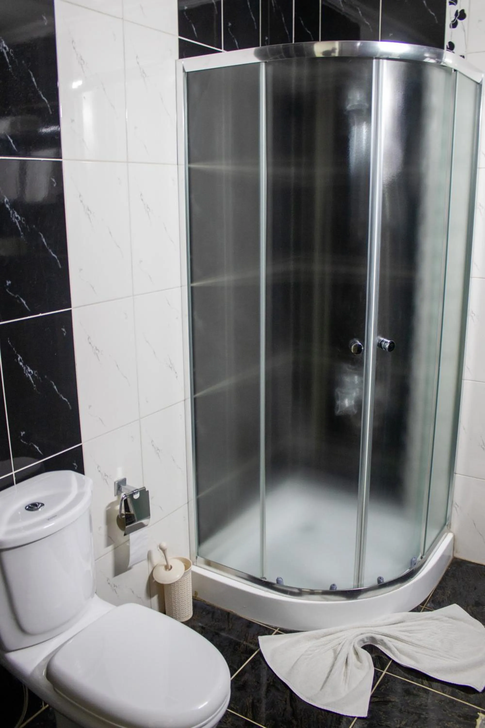 Shower in The Castle Hotel