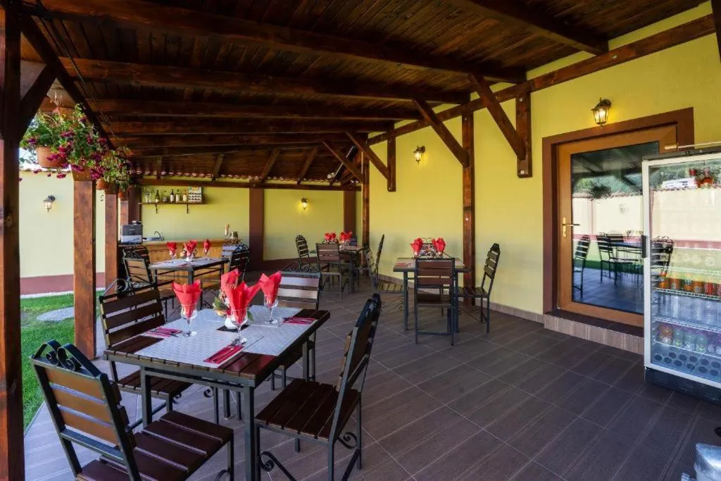 Restaurant/places to eat in Hotel PrincesSophie