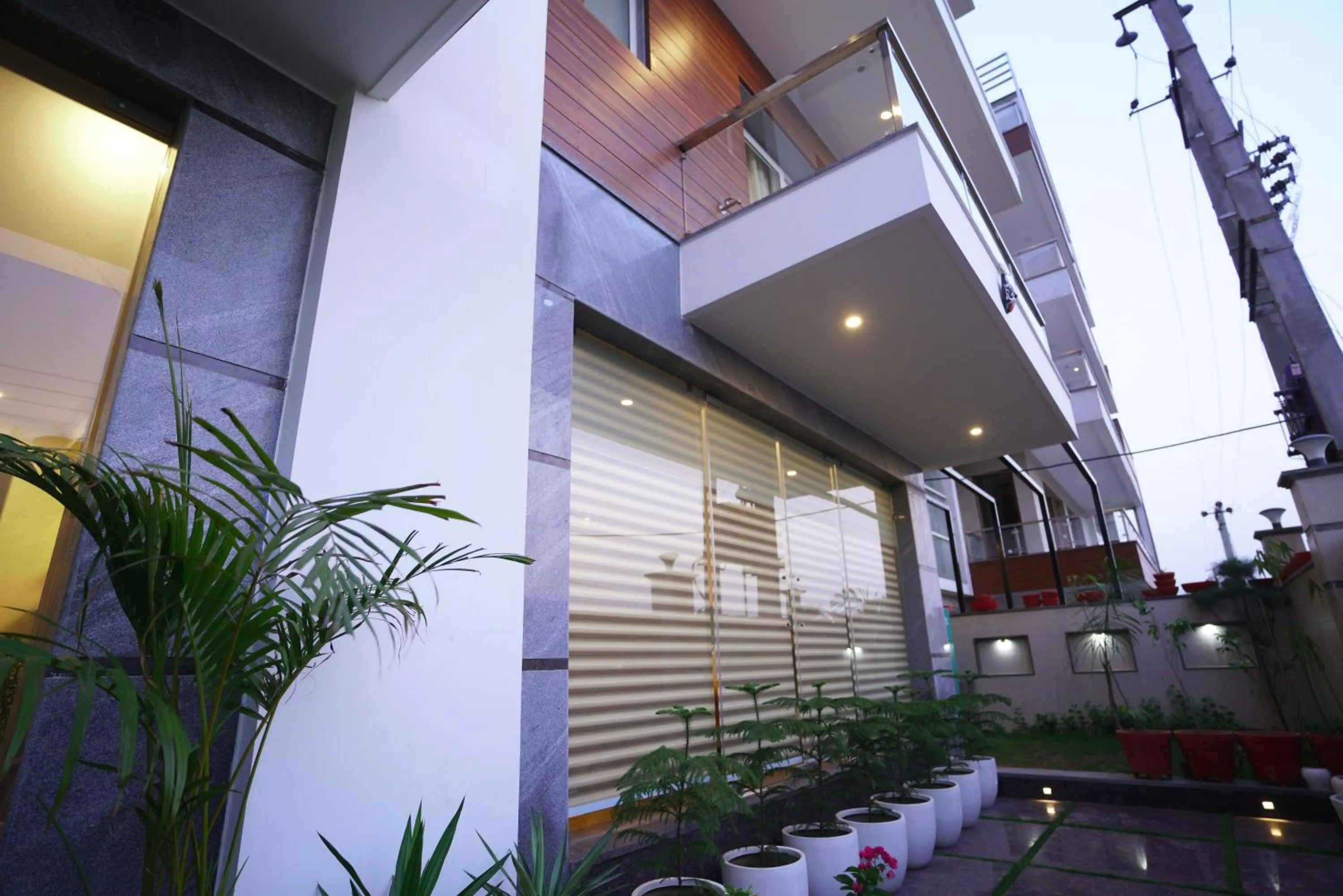 Property building in Lime Tree Hotel Pulkit Gurgaon-Artemis Hospital, Nearest Metro Huda City Centre