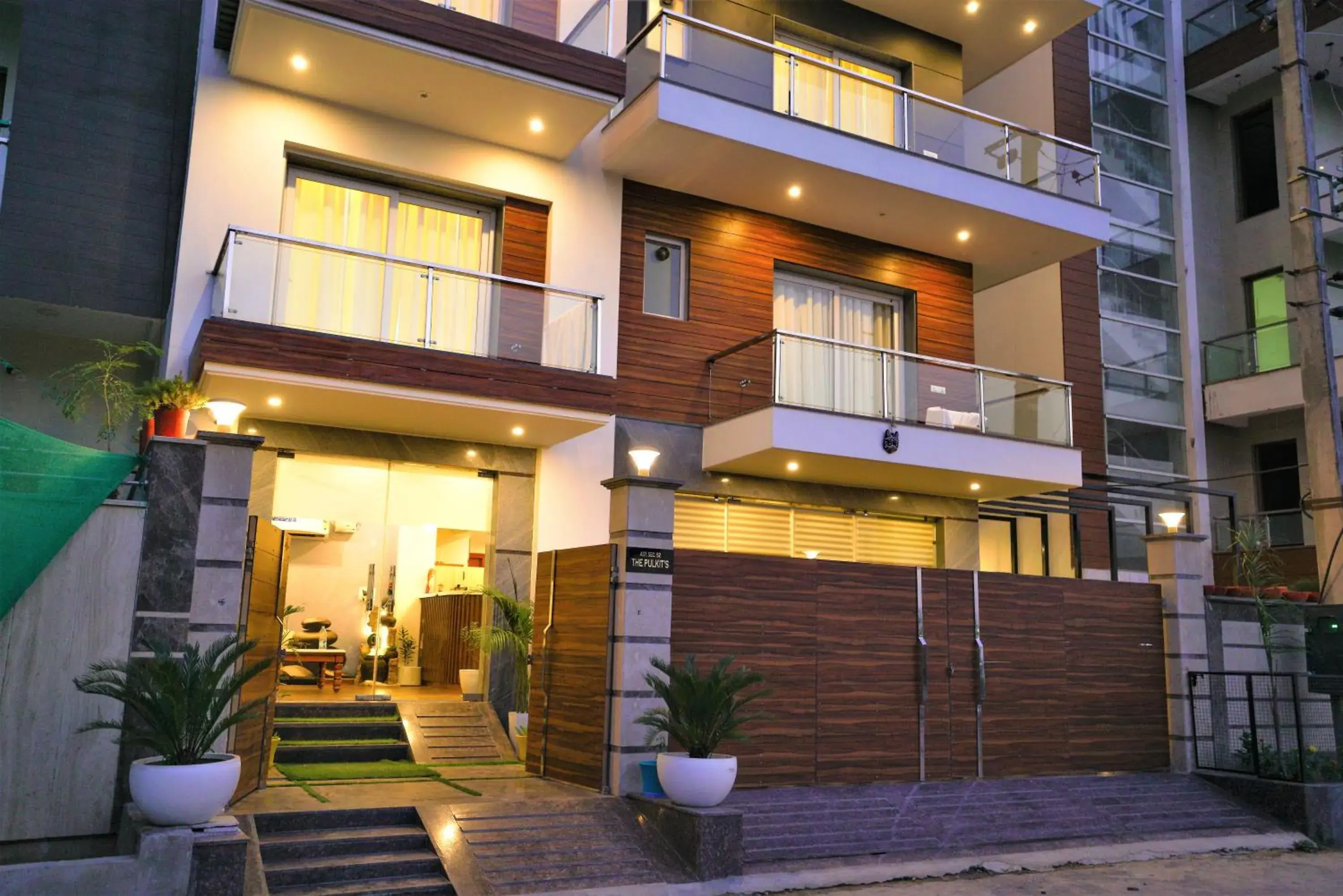 Lime Tree Hotel Pulkit Gurgaon-Artemis Hospital, Nearest Metro Huda City Centre Lime Tree Hotel Pulkit Gurgaon-Artemis Hospital, Nearest Metro Huda City Centre