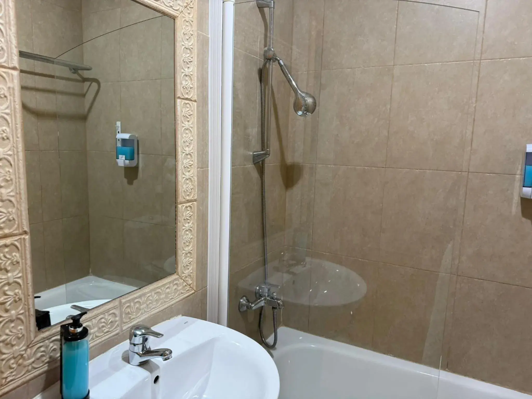 Standard Twin Room in Hotel Torre San Juan Standard Twin Room in Hotel Torre San Juan