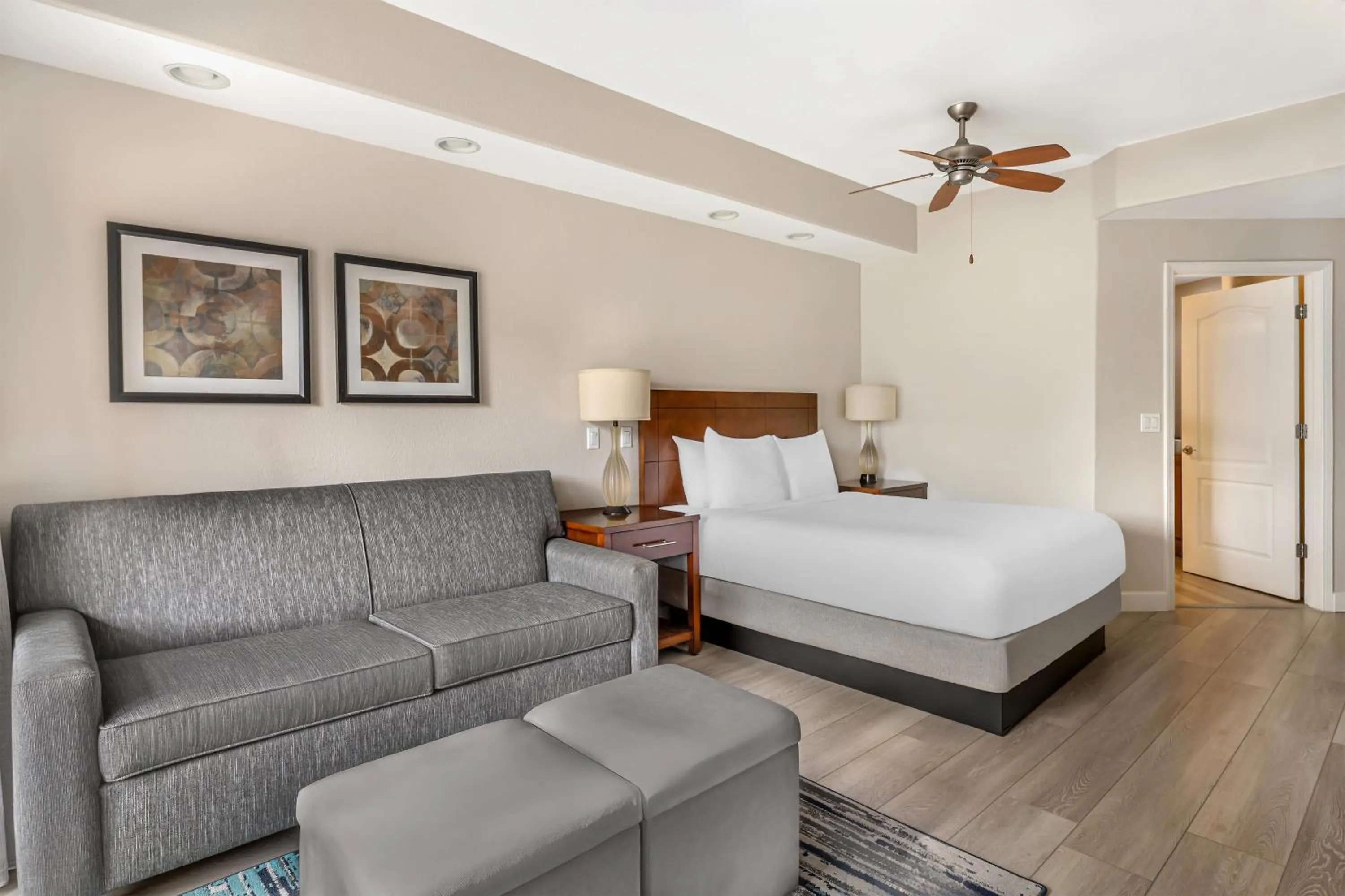 Living room, Bed in Hilton Vacation Club Scottsdale Villa Mirage