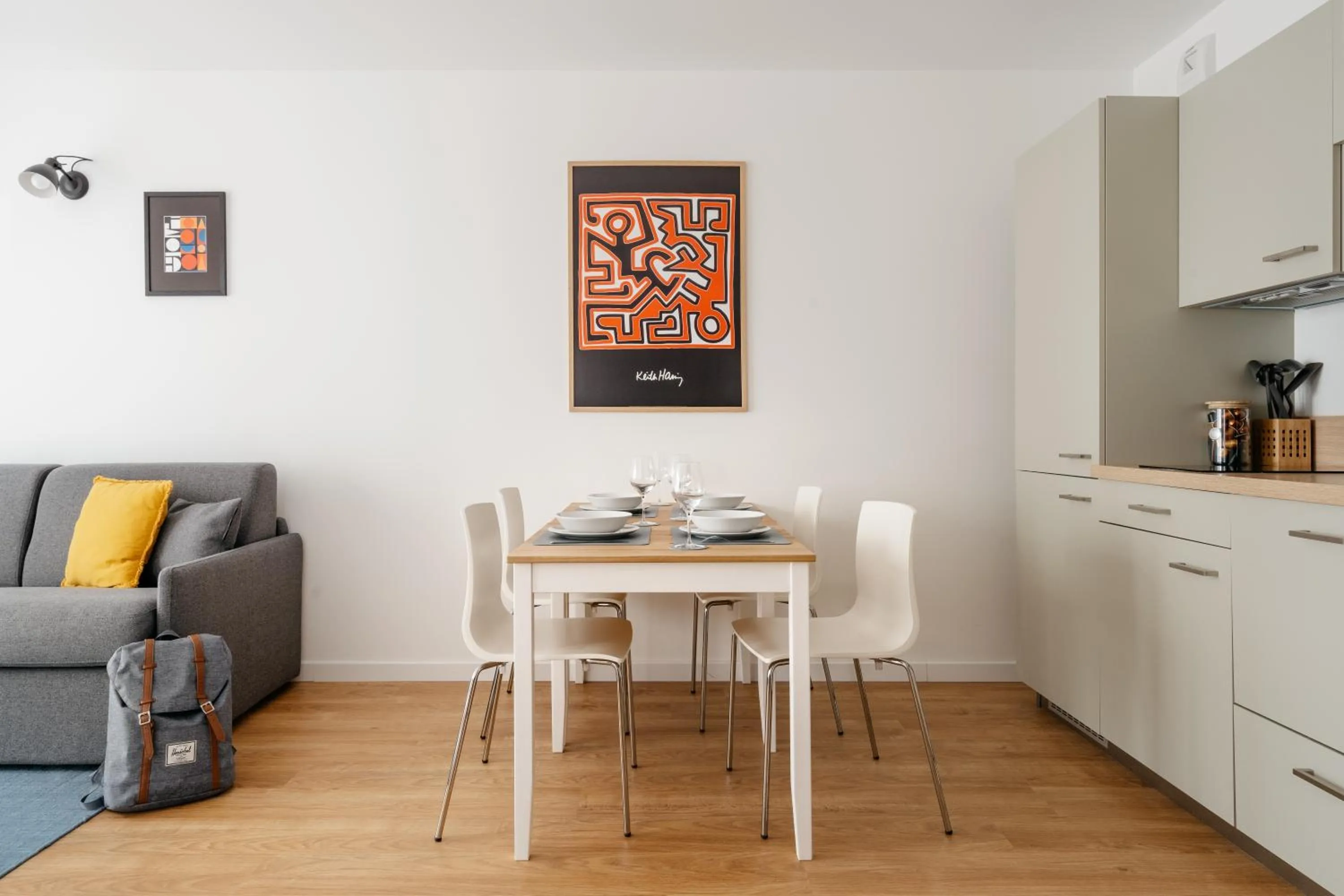 Dining area in Edgar Suites Levallois – Jules Verne