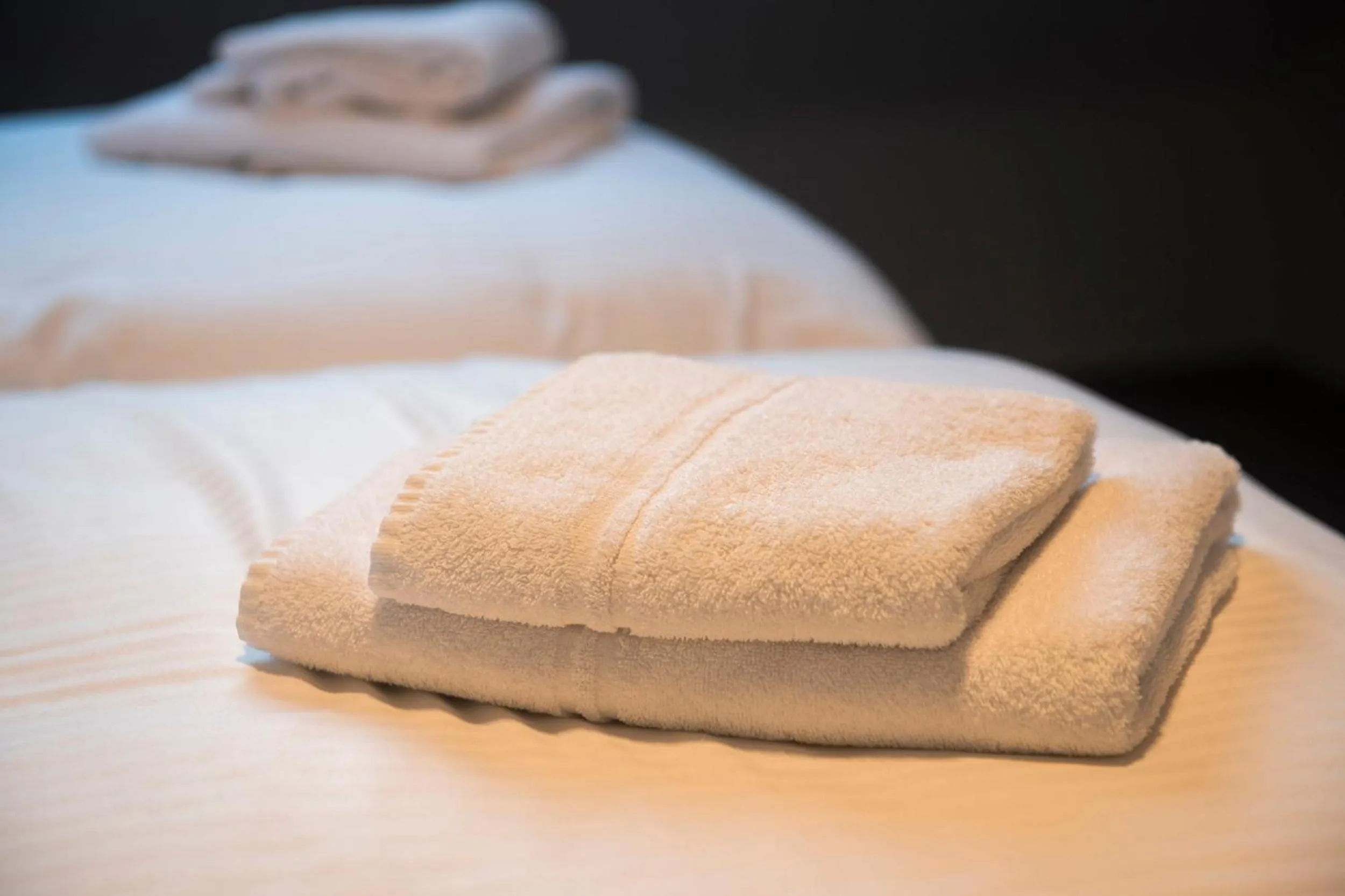 towels, Bed in Belcasa Beach Suites & Lofts Aparthotel