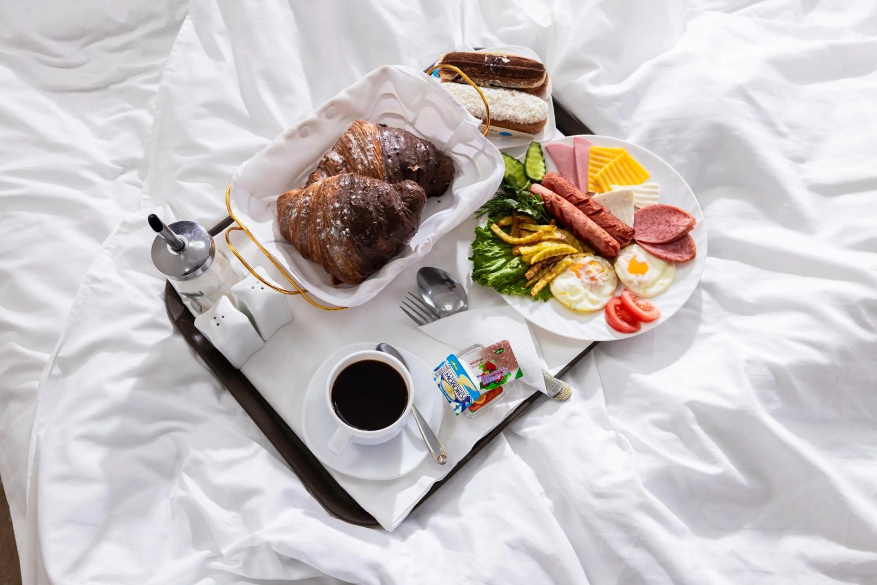 Food and drinks in Art Regency Premium Hotel, Free Airport Shuttle Service