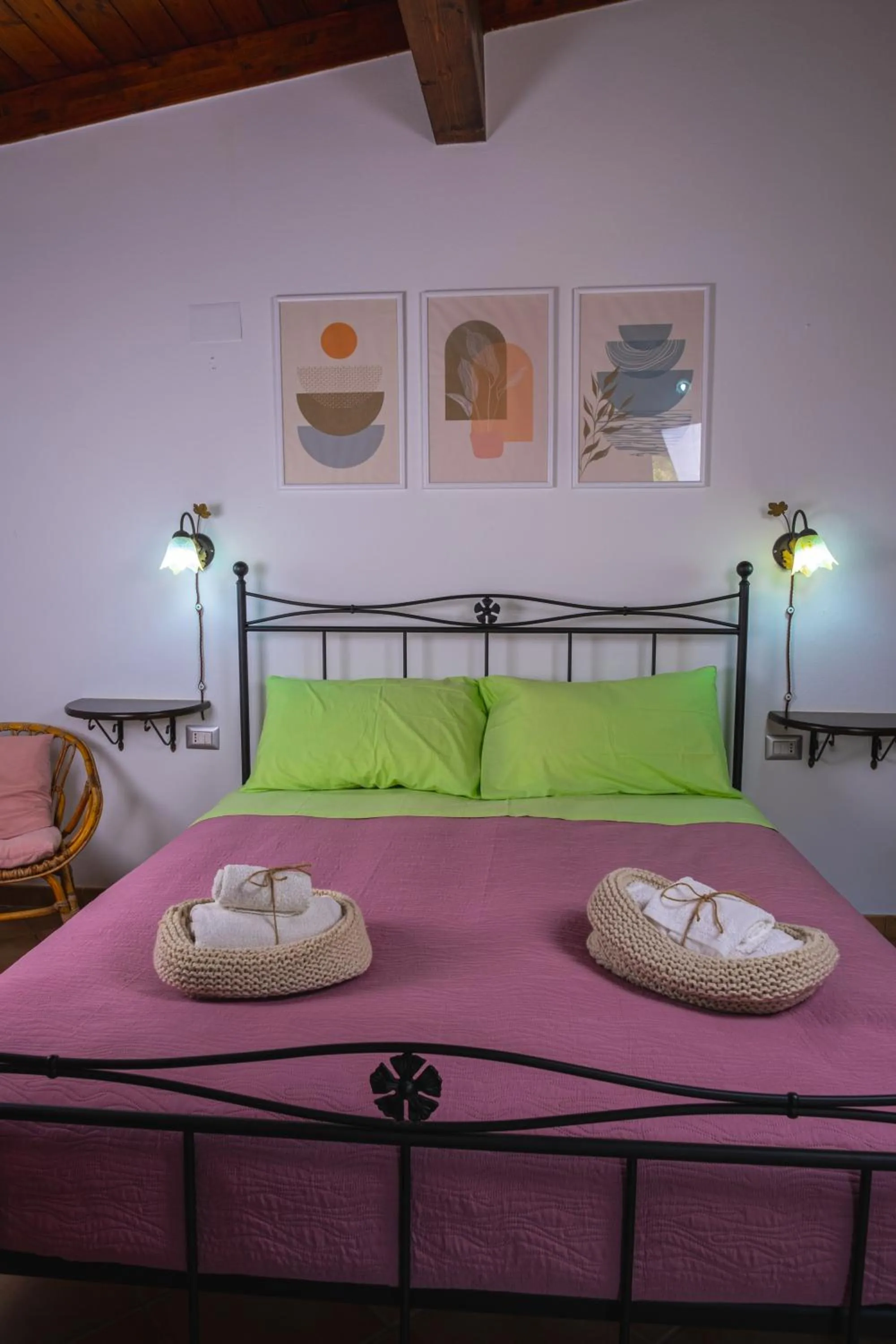 Photo of the whole room, Bed in Funtana'e Mari