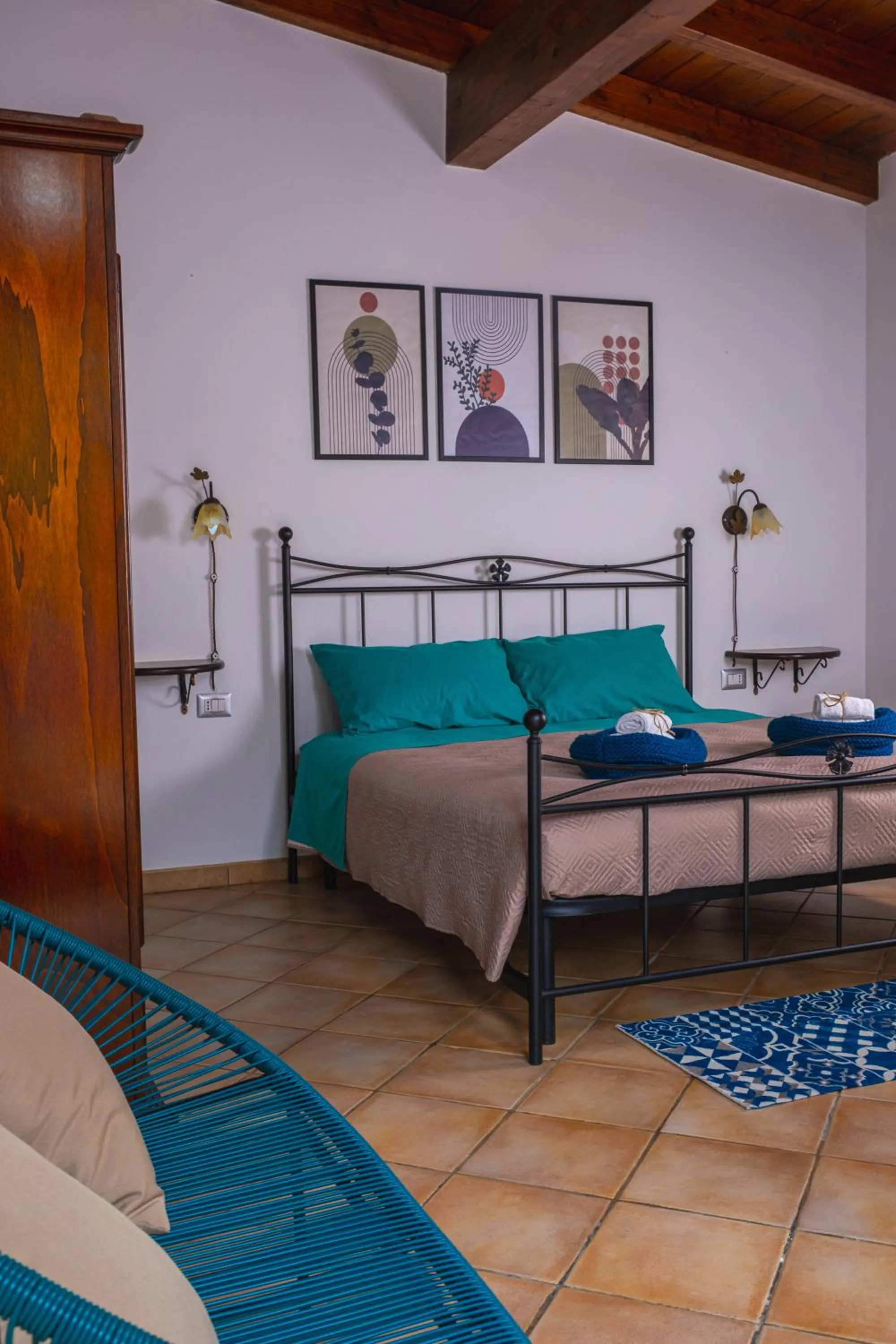 Photo of the whole room, Bed in Funtana'e Mari