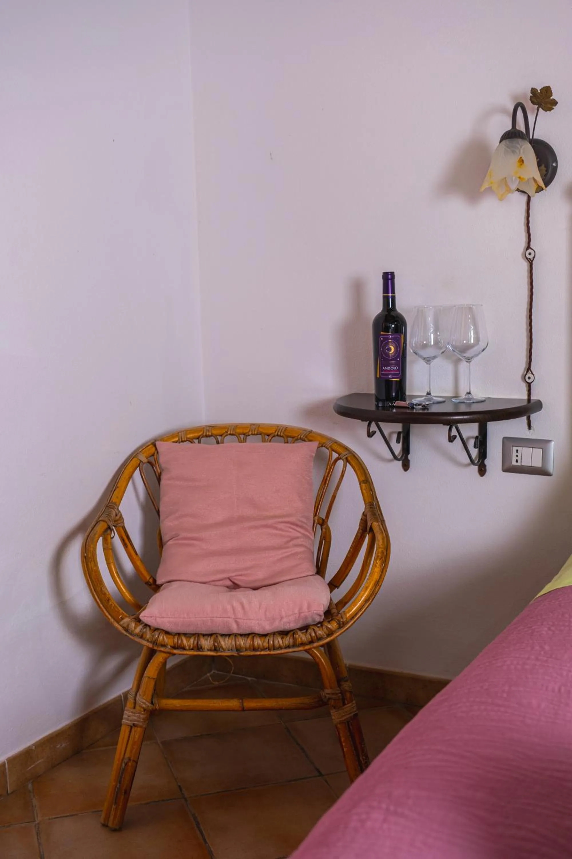 Photo of the whole room, Bed in Funtana'e Mari