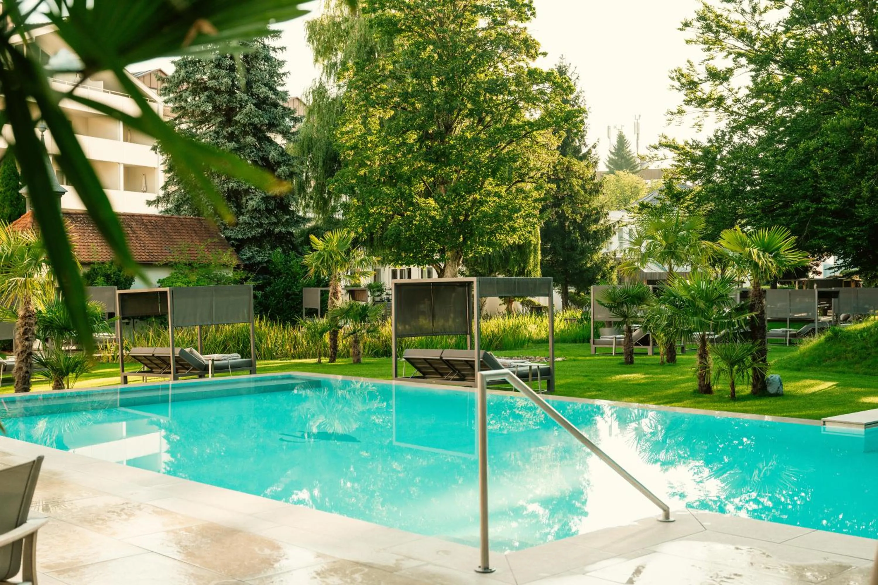Swimming pool in Das Parkhotel