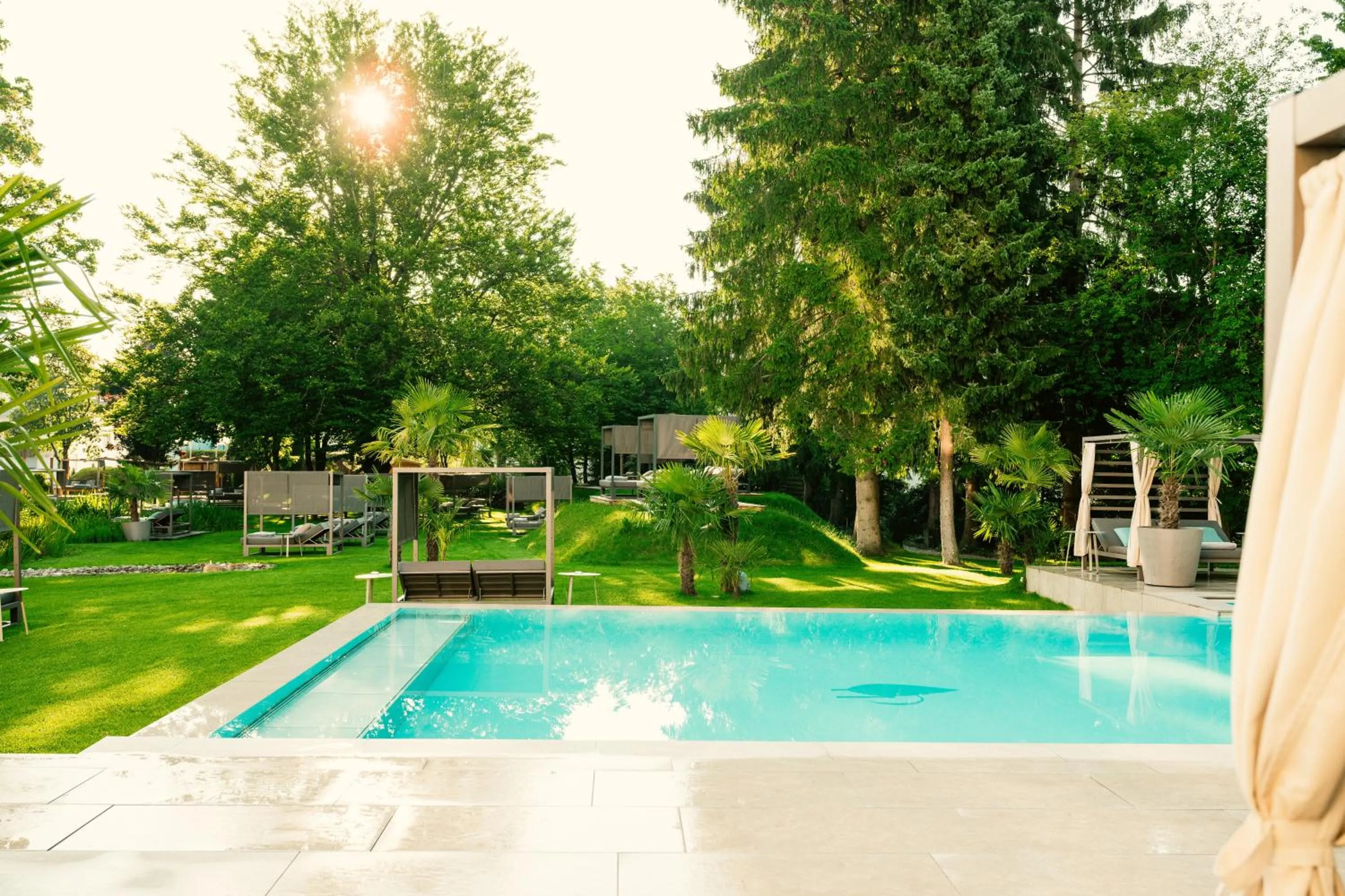 Swimming pool in Das Parkhotel