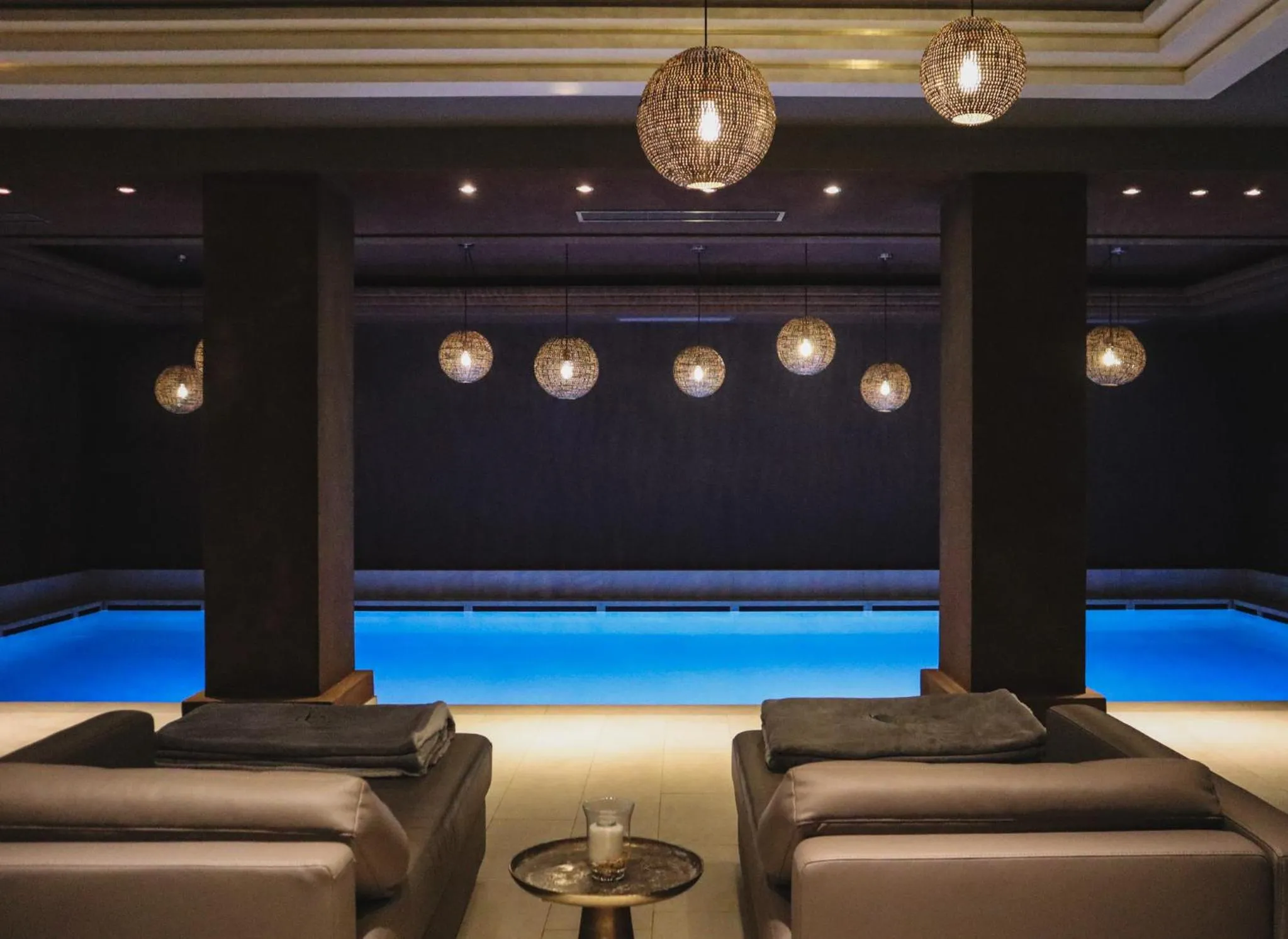 Swimming pool in Das Parkhotel