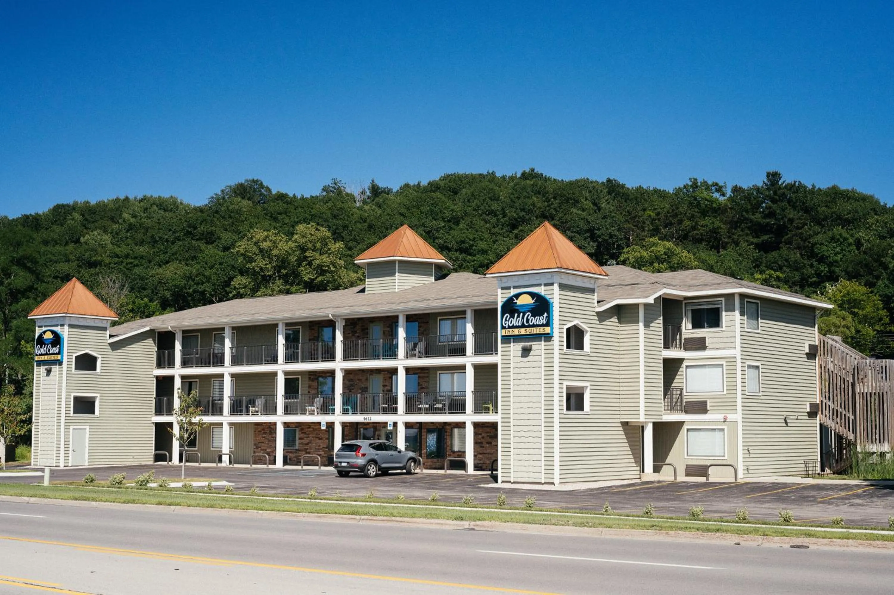 Property building in Kasa Gold Coast Inn Traverse City