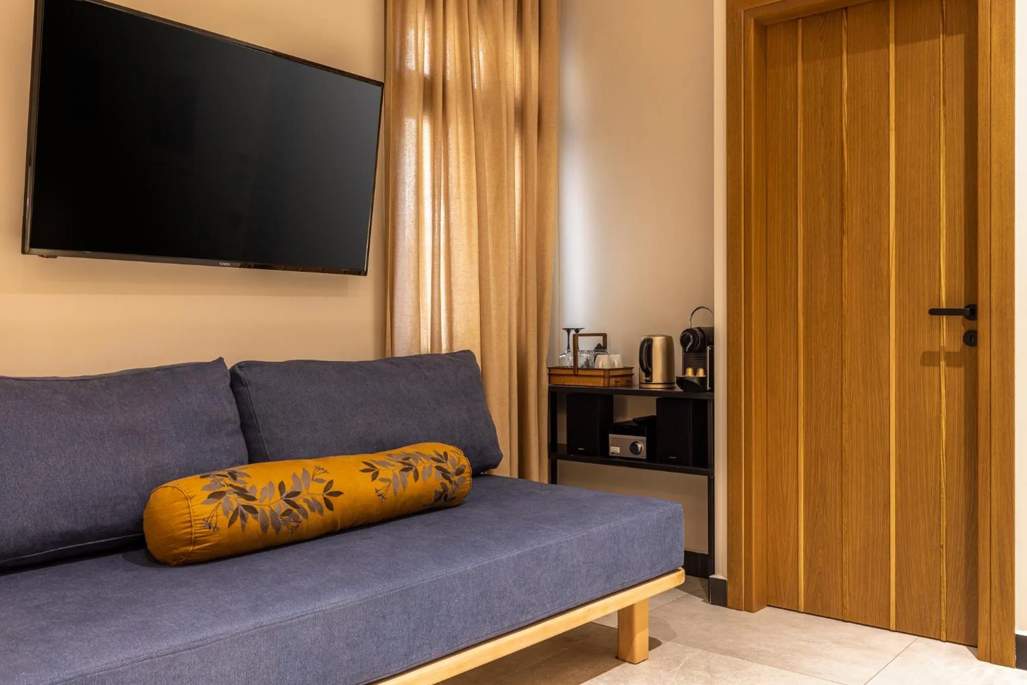 TV and multimedia in Flâneur