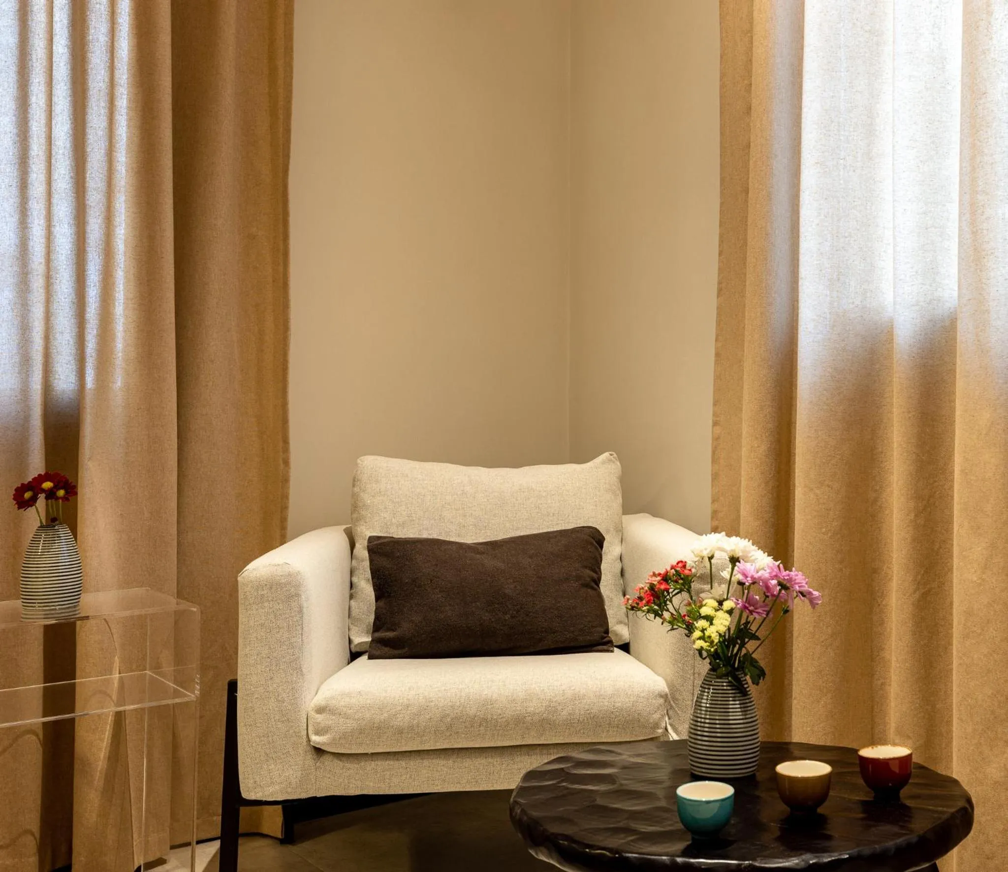 Seating area in Flâneur