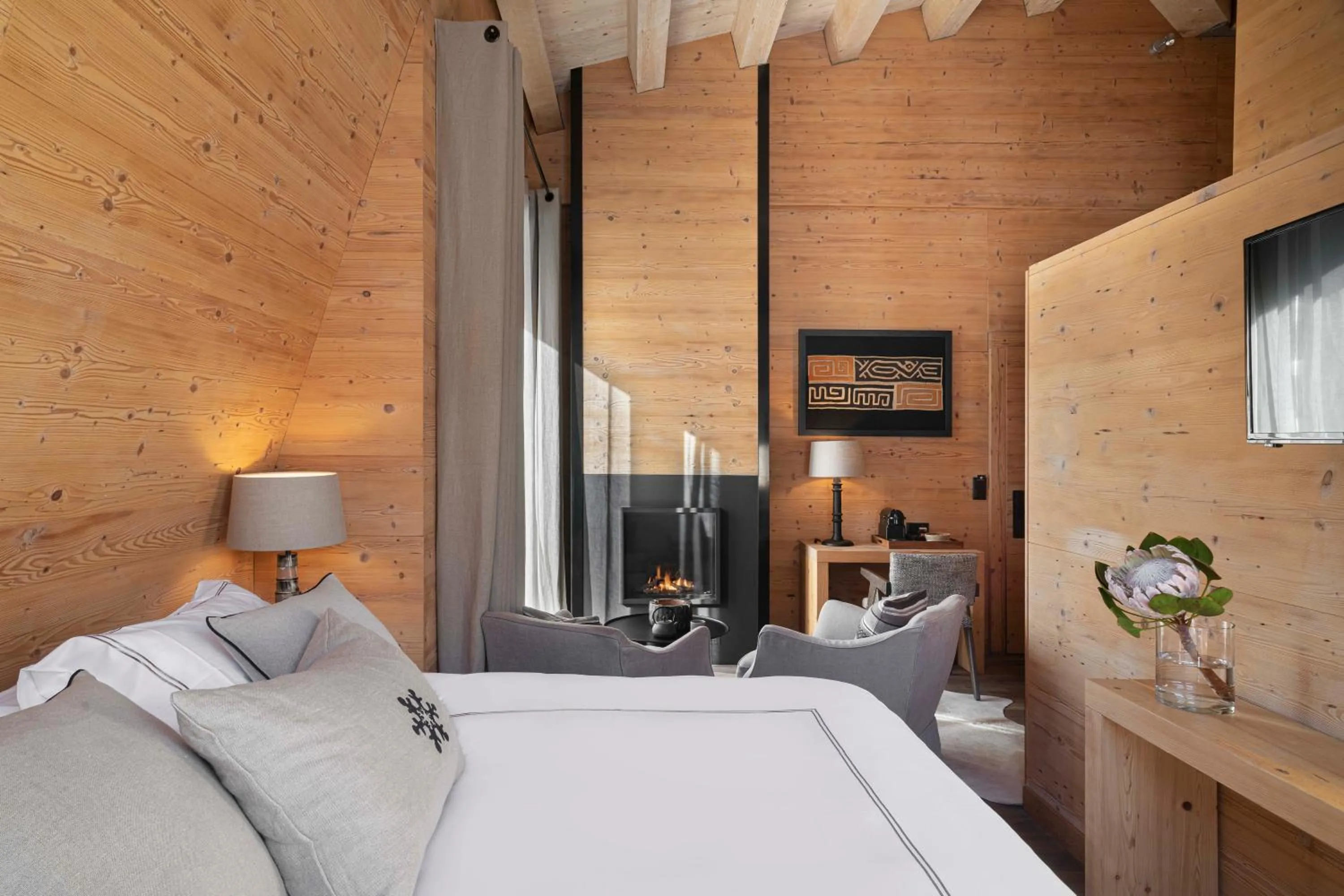 Seating area, Bed in Unique Hotel Post