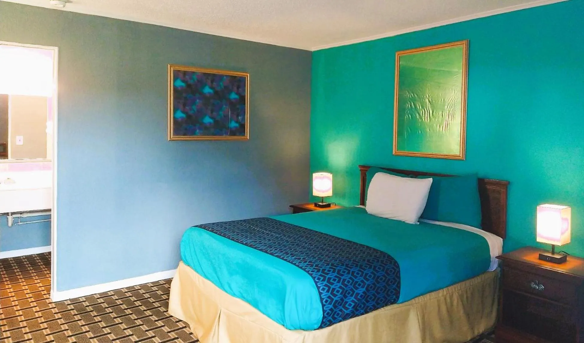 Bed in Grandview Plaza Inn