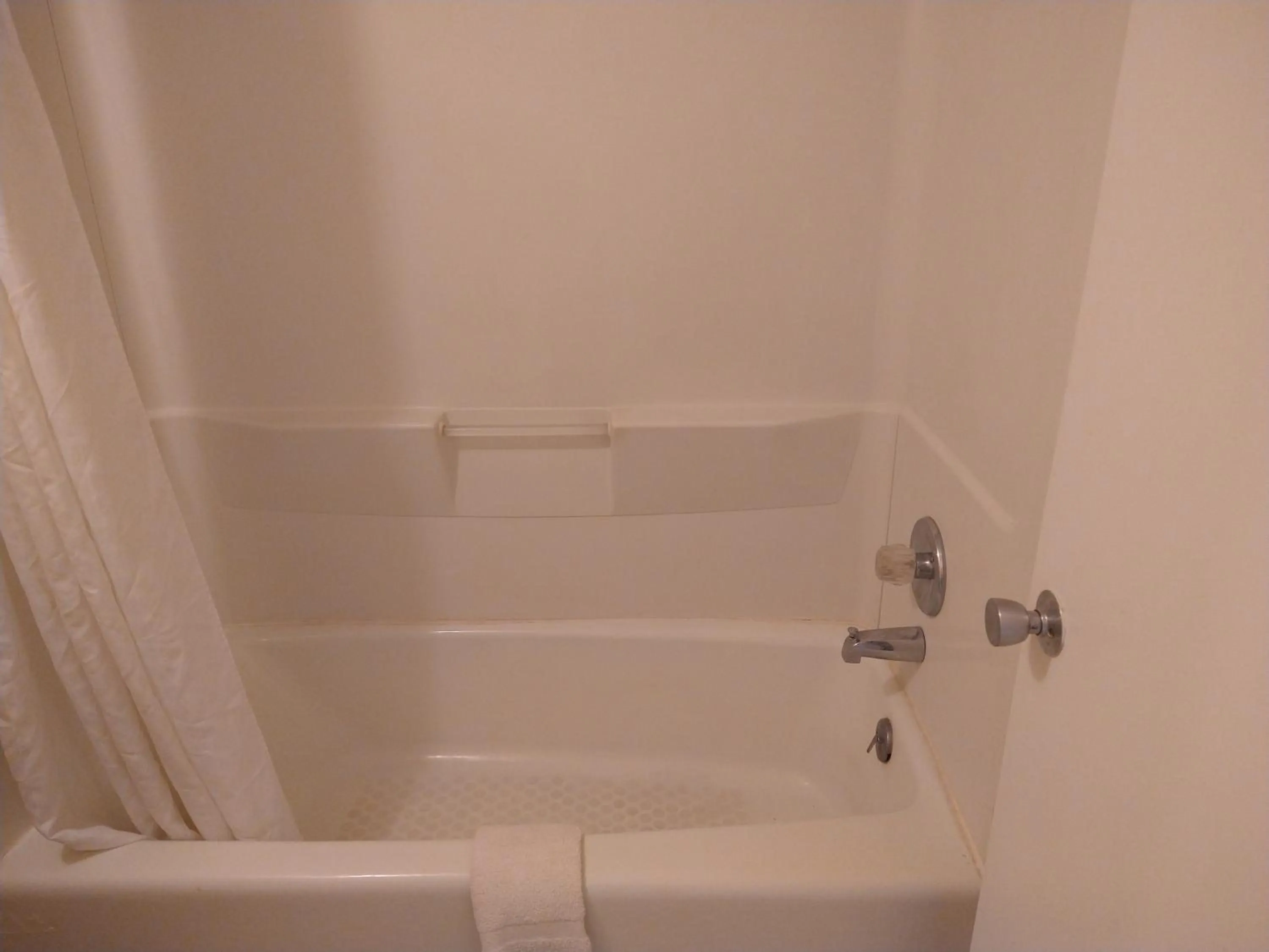 Bathroom in Grandview Plaza Inn