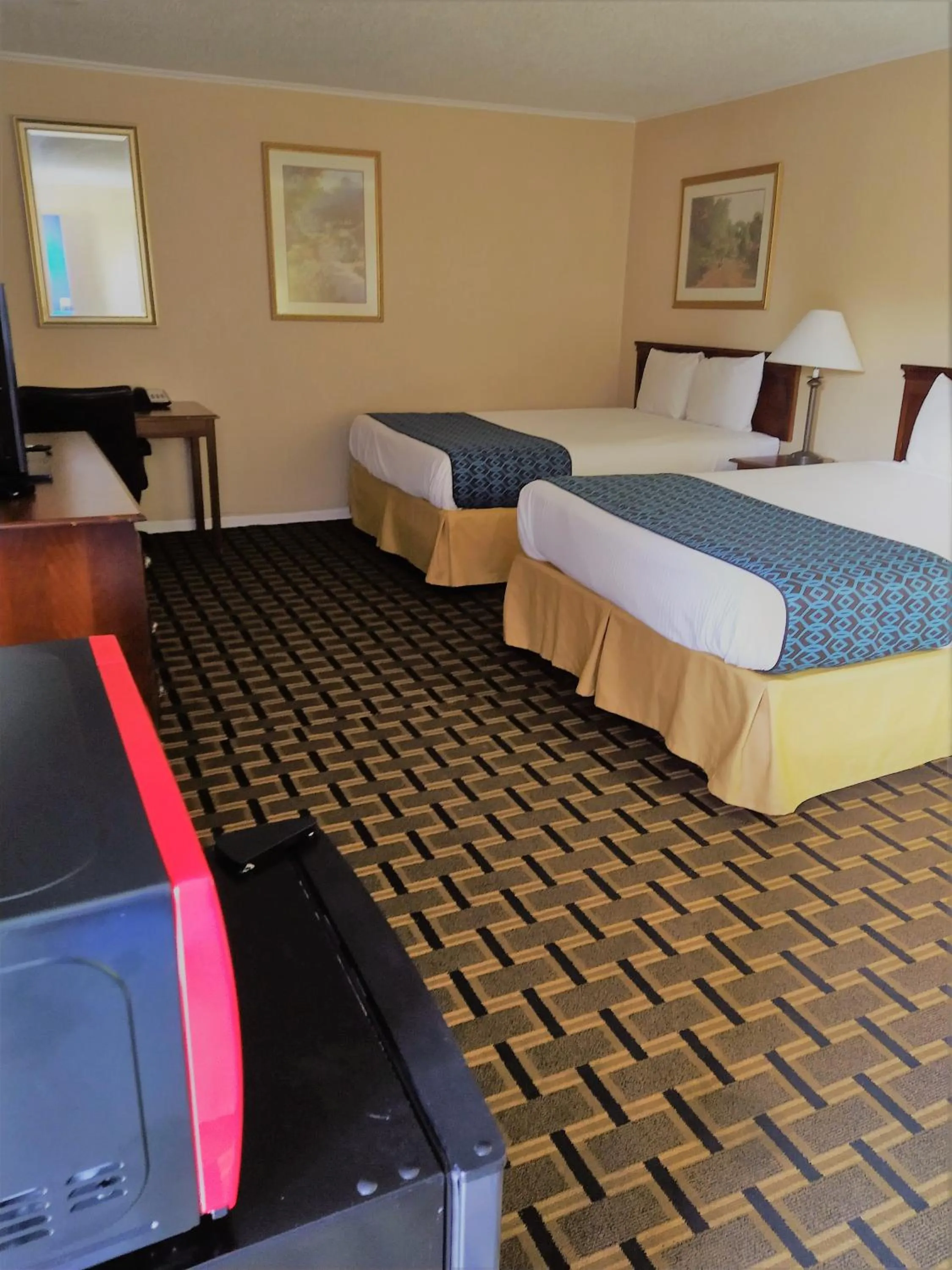 Photo of the whole room, Bed in Grandview Plaza Inn